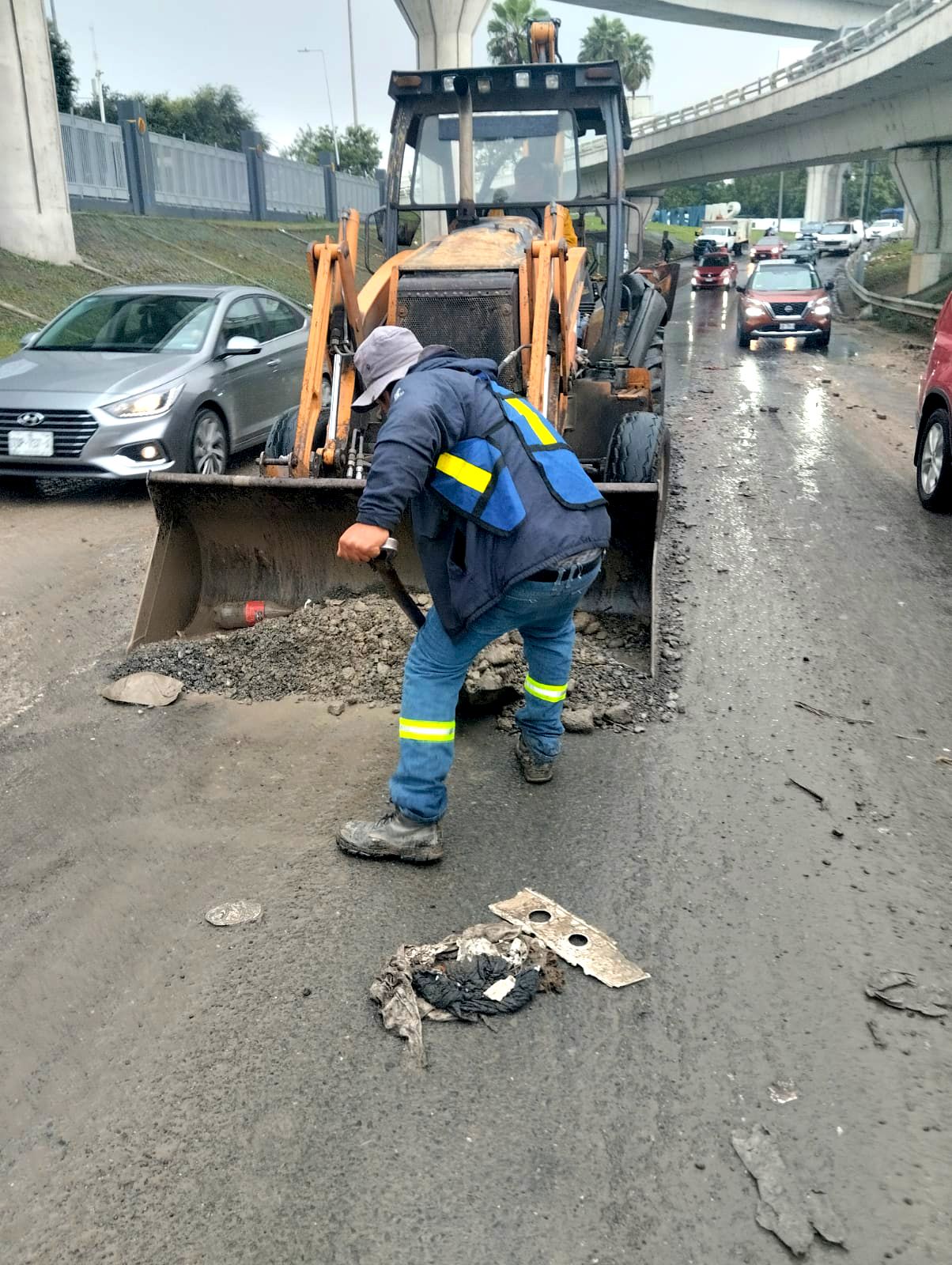 Activa San Nicolás más de 150 trabajadores para desazolve de calles tras lluvias