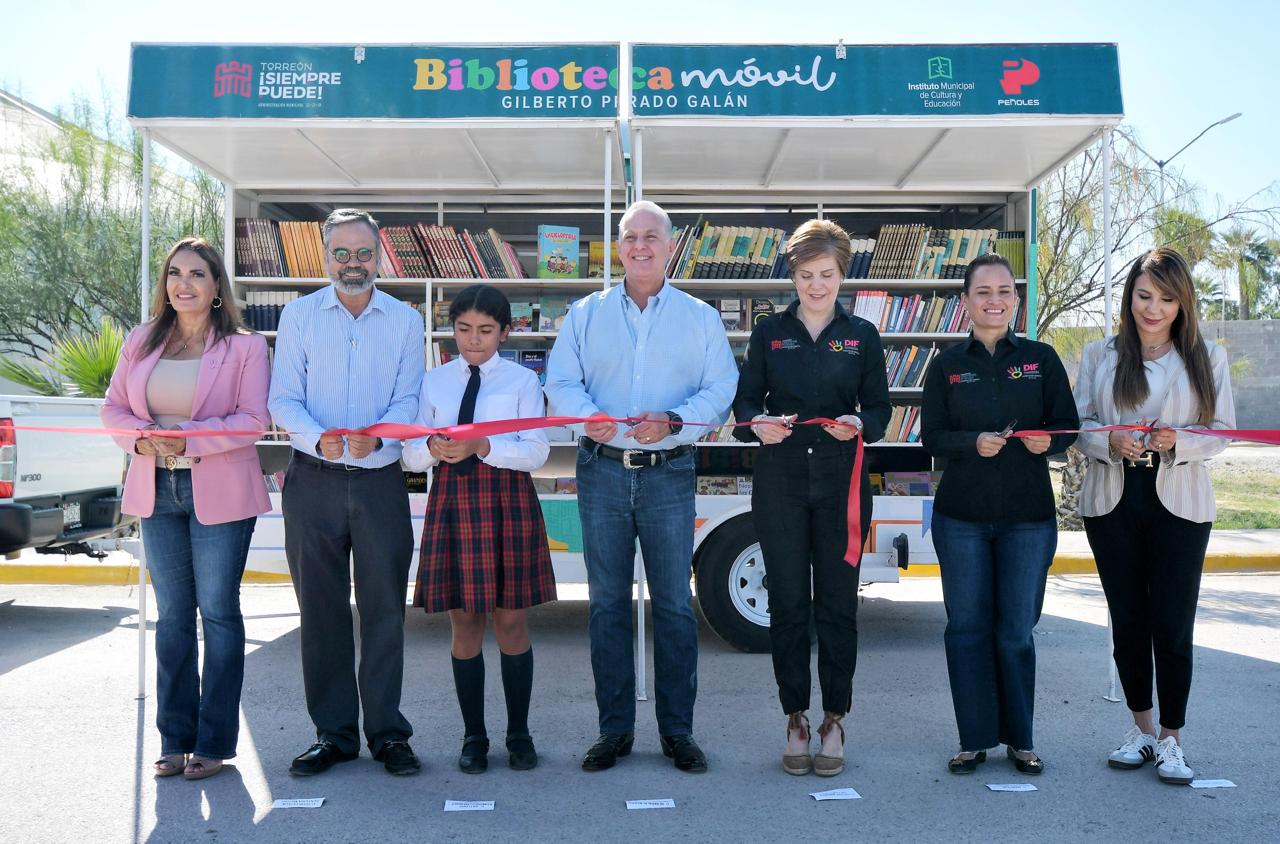 Román Cepeda inaugura la Tercera Feria Internacional del Libro Infantil y Juvenil Torreón 2024