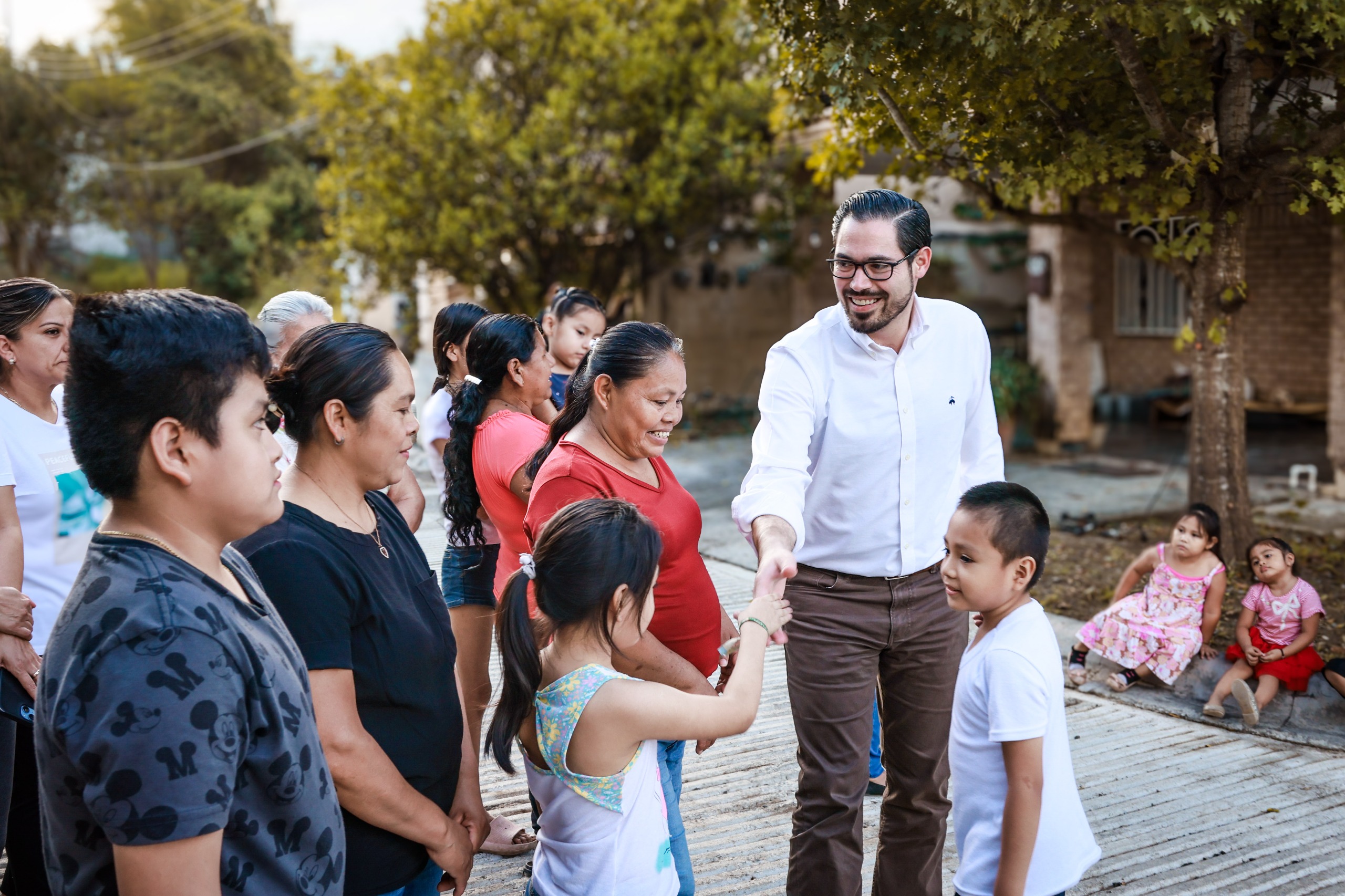 Entrega David de la Peña en El Álamo y Los Fierros nuevas calles de concreto hidráulico