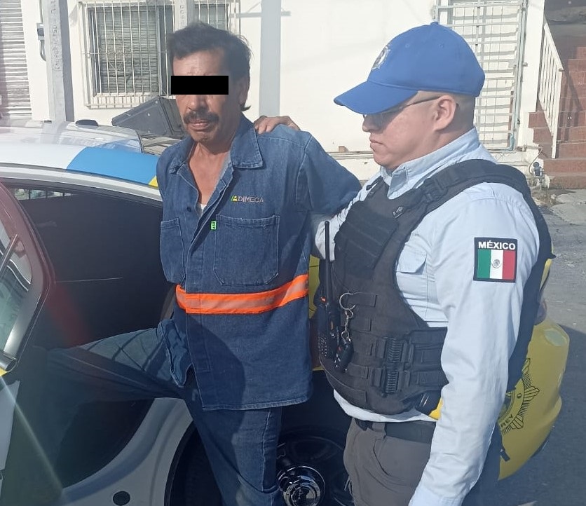 Policías de Monterrey lo detienen en motocicleta con reporte de robo con violencia