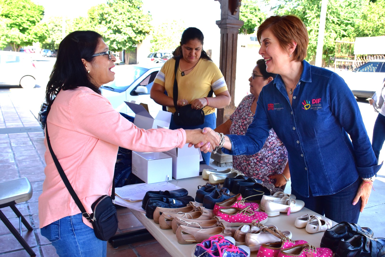 DIF Torreón realiza “Mi Bazar Comunitario” en beneficio de la ciudadanía