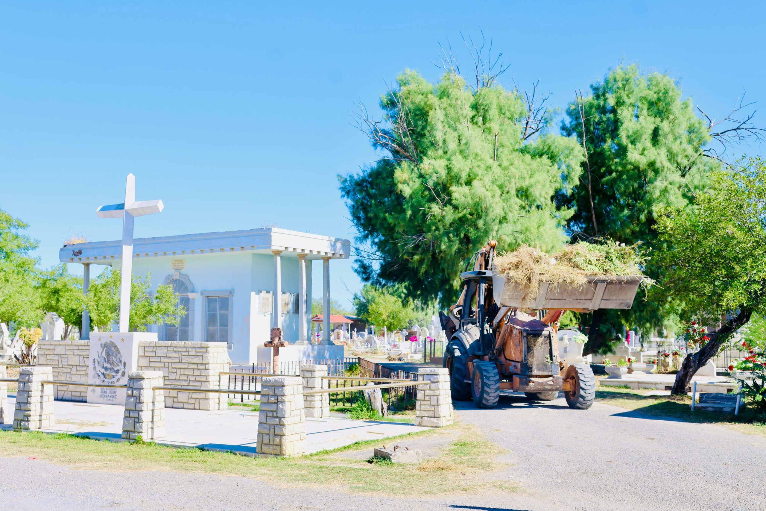 Panteones listos en Sabinas para el día de los fieles difuntos