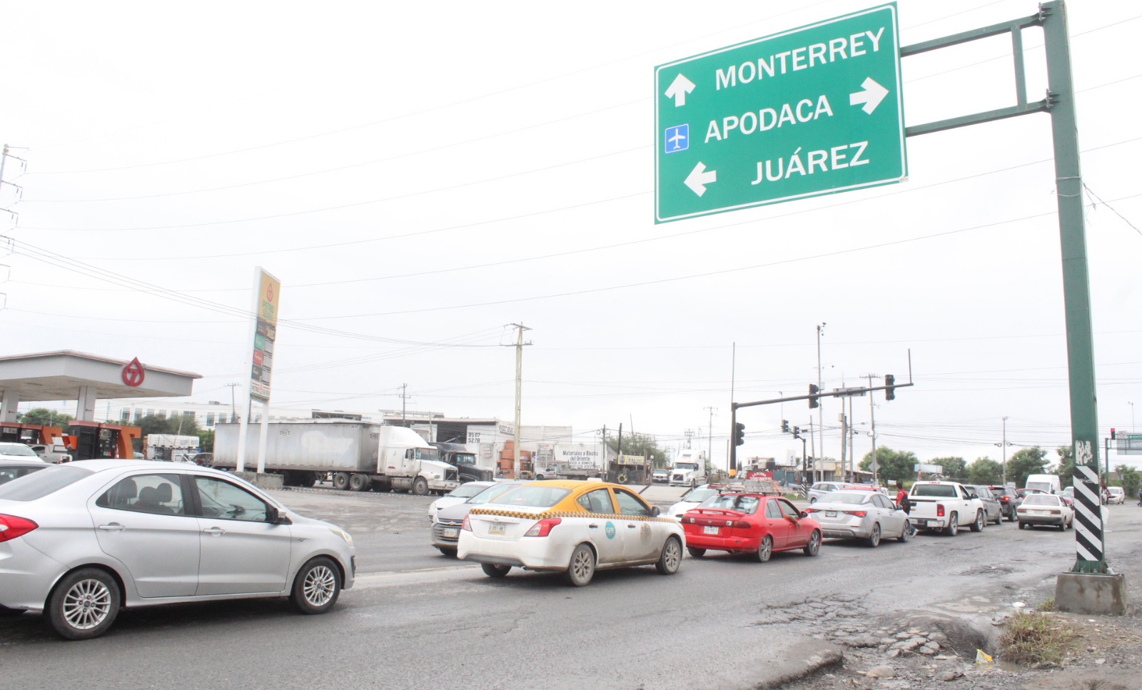 Urge César Garza a municipios vecinos y Estado resolver problema vial en Ruiz Cortines y Dulces Nombres