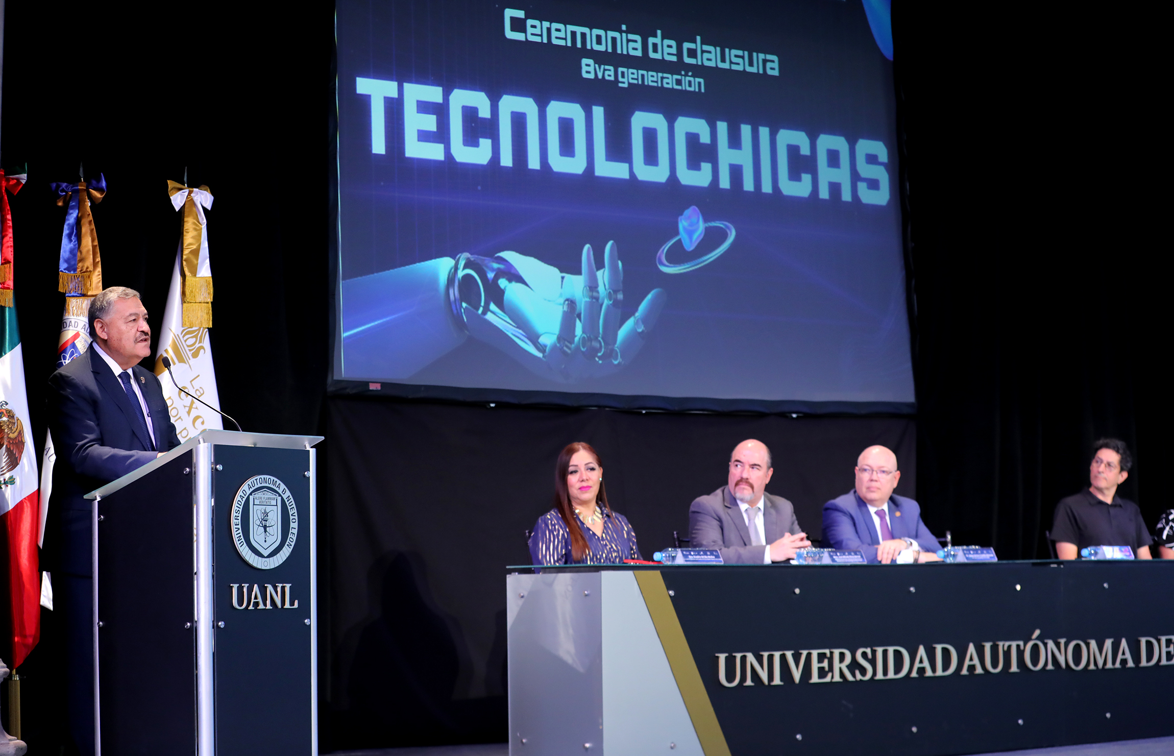 Difunden ciencia entre alumnas de preparatoria con Tecnolochicas