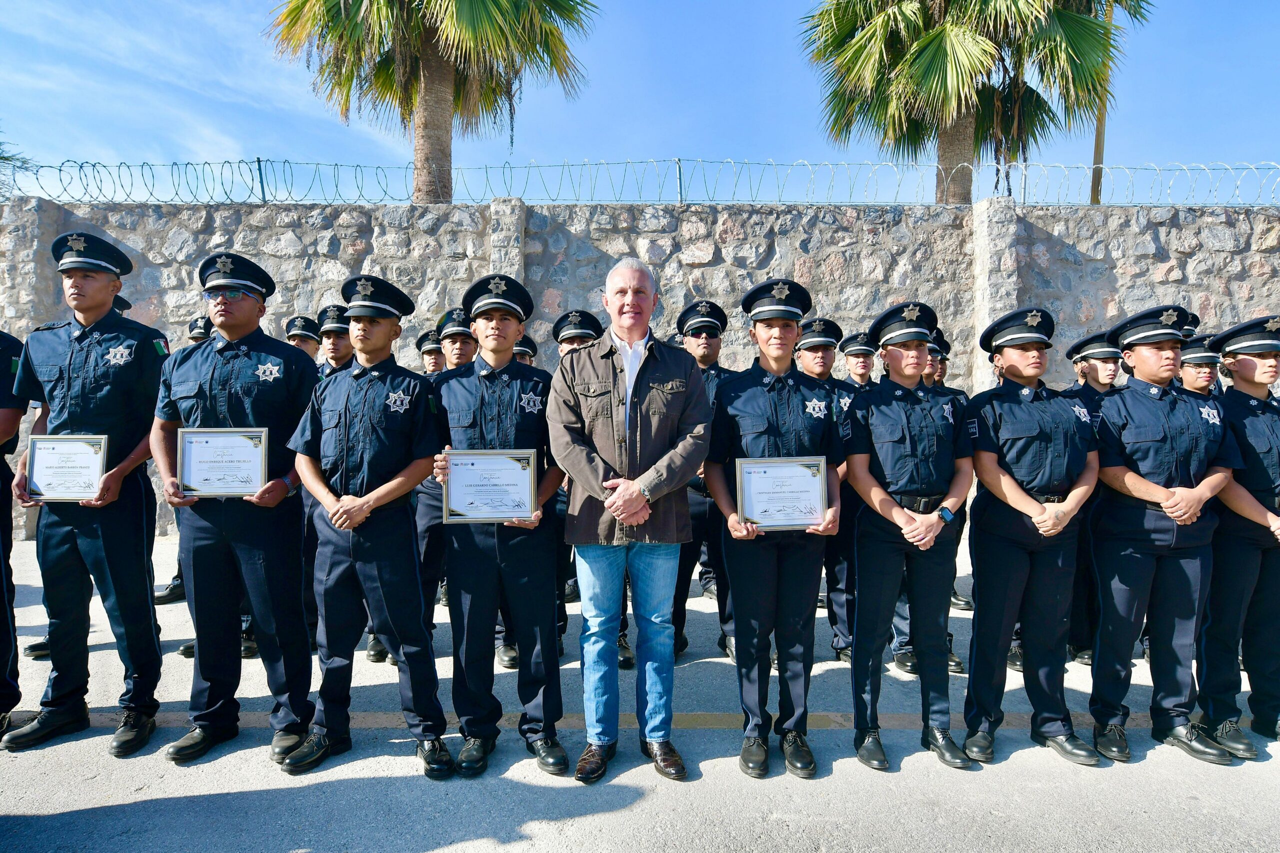 Román Cepeda preside graduación de la tercera generación de la Academia de Policía de Torreón