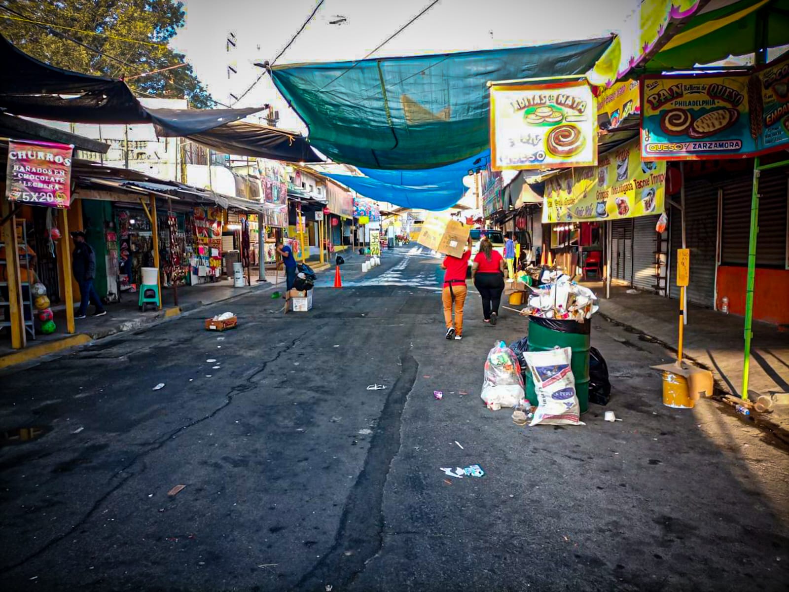 Dejan desfile navideño y peregrinaciones más de 30 toneladas de basura el fin de semana