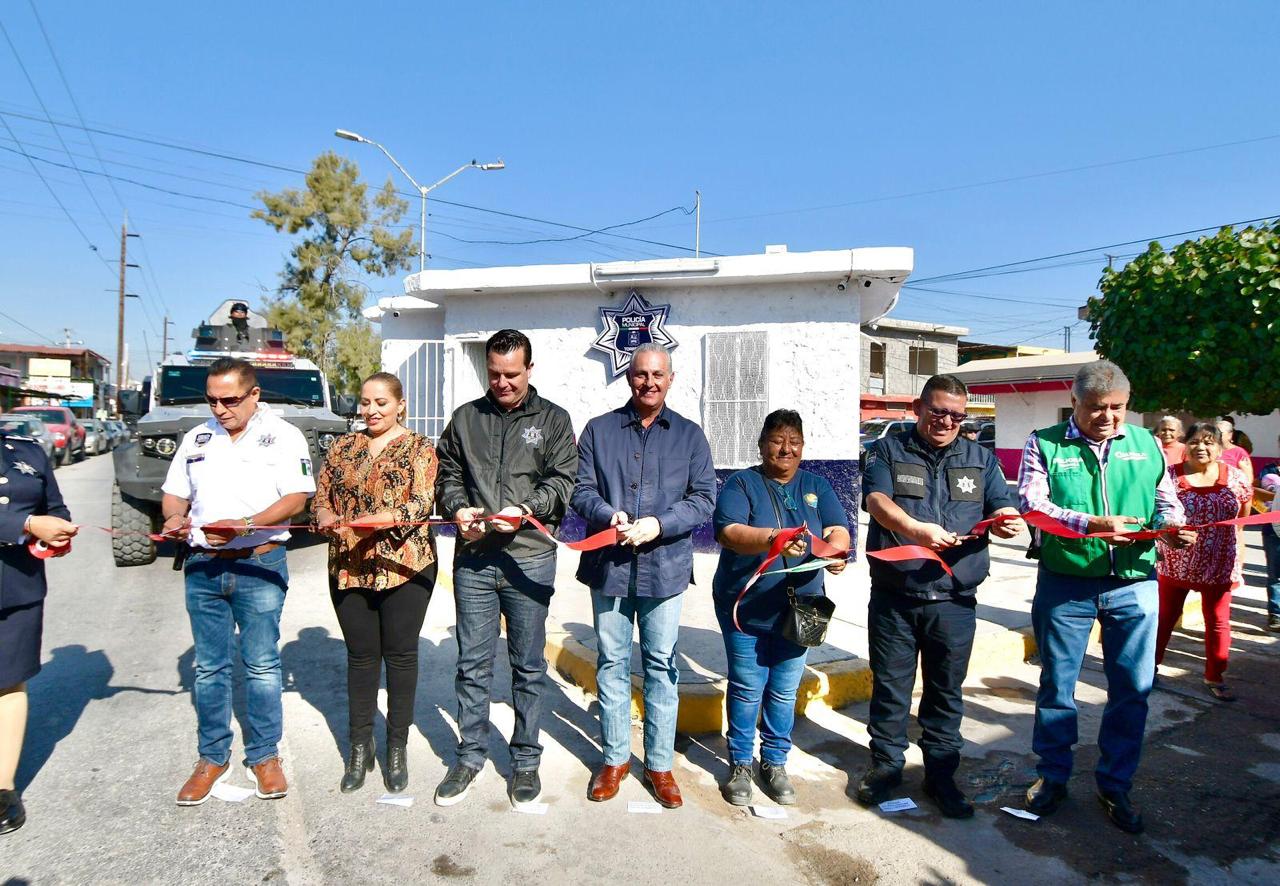 Román Cepeda entrega caseta de vigilancia en la colonia Tierra y Libertad