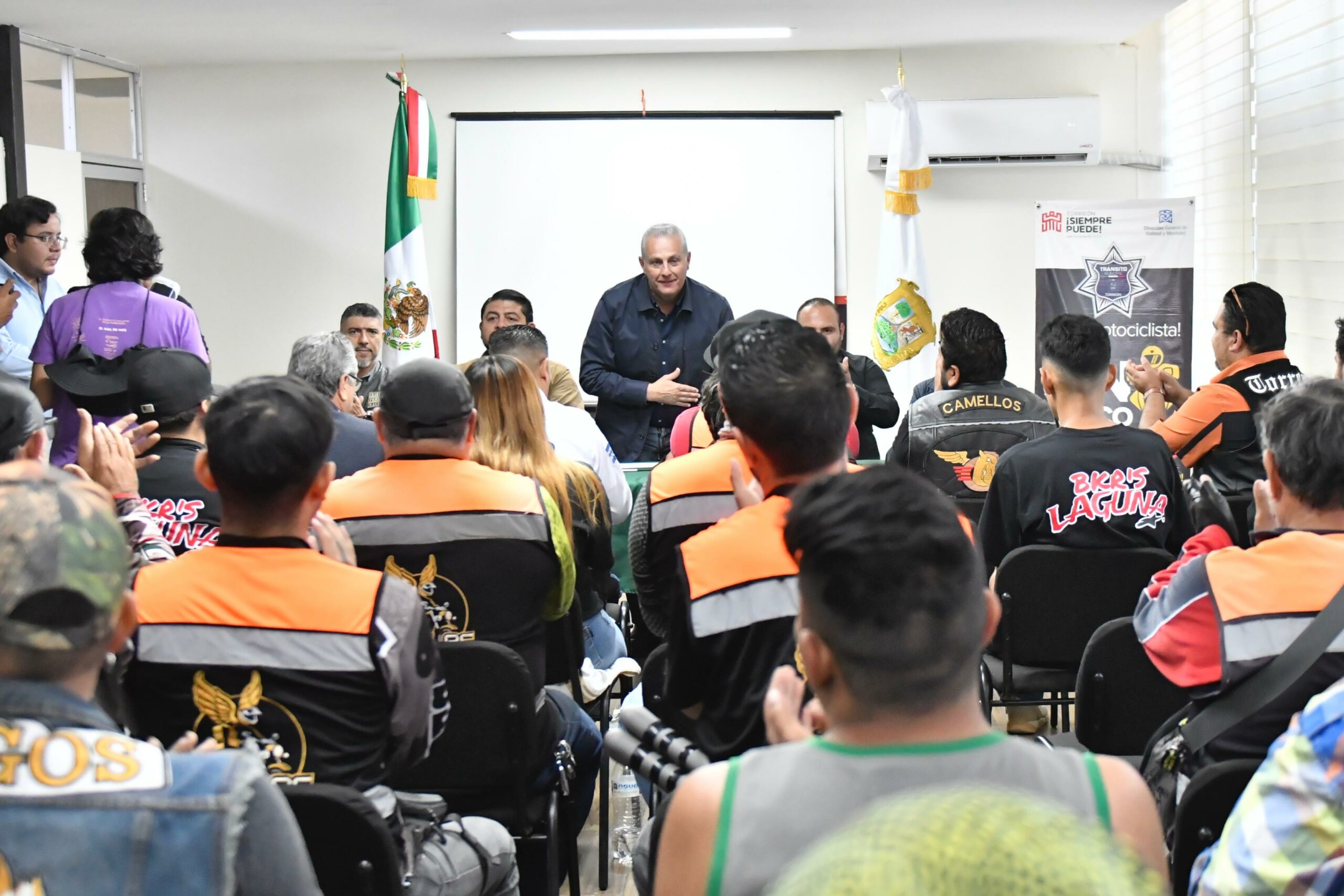 Román Cepeda celebra meta superada de 5 mil motociclistas capacitados en su Administración