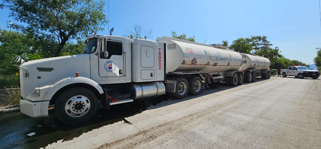 Atienden fuga de hidrocarburo registrado en Eje Vial