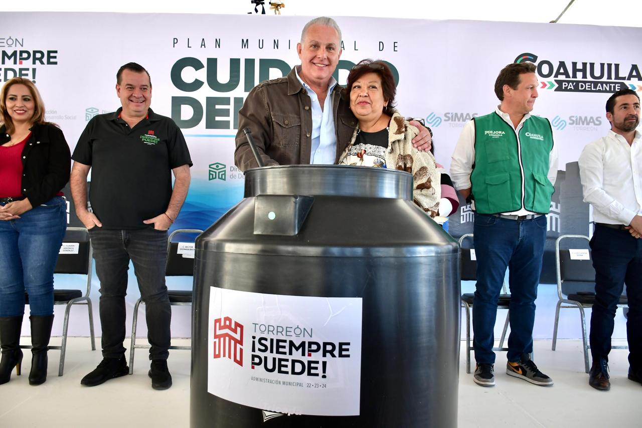 Cumple Román Cepeda en Loma Real con entrega 320 tinacos y anuncia nuevo pozo de agua