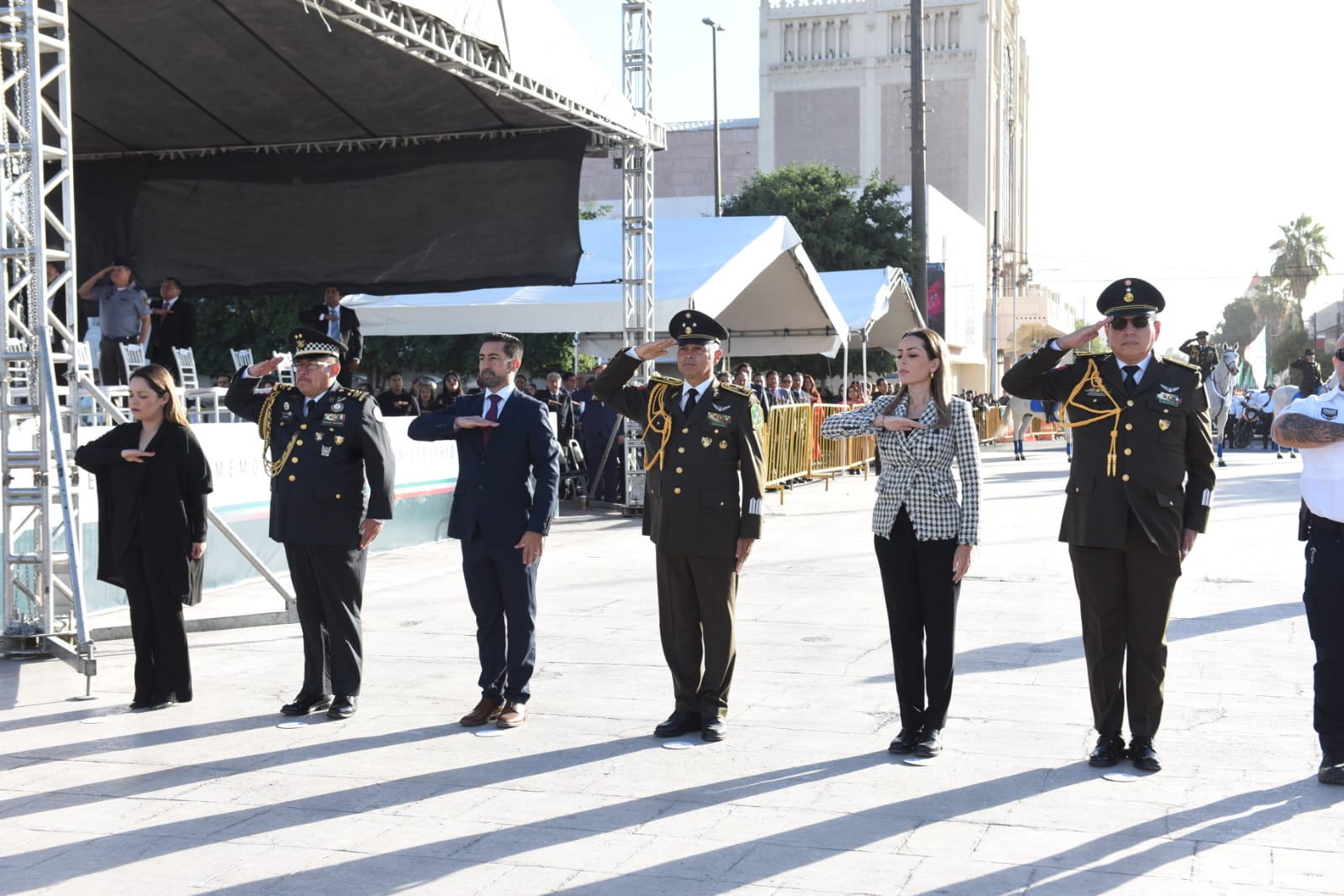 Más de 20 mil personas acuden al desfile de la Revolución Mexicana