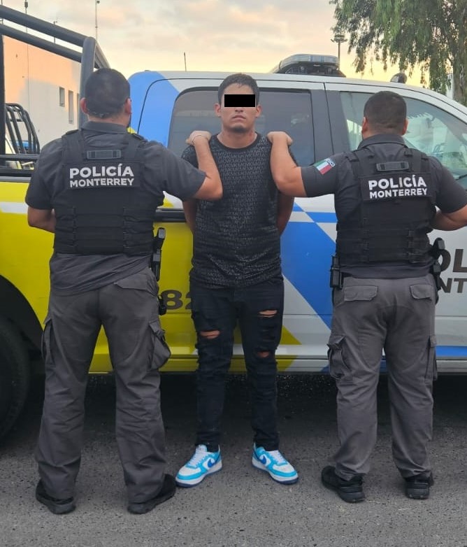 Detiene Policía de Monterrey a joven con orden de aprehensión