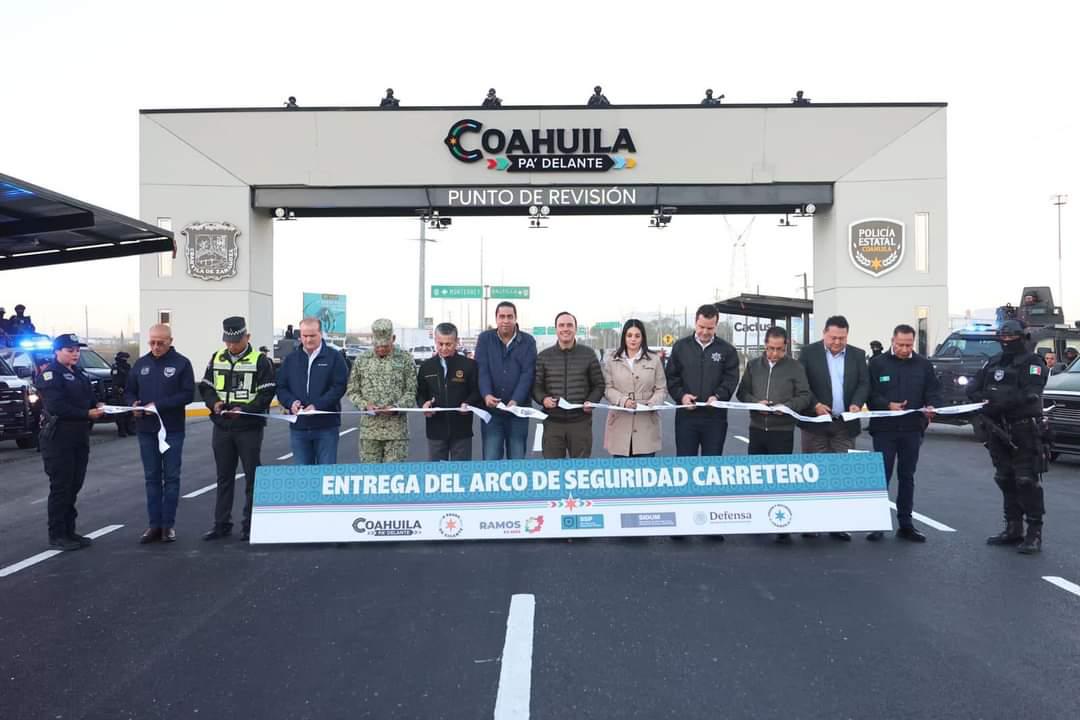 Inaugura Manolo Jiménez primer arco de seguridad carretero en Coahuila