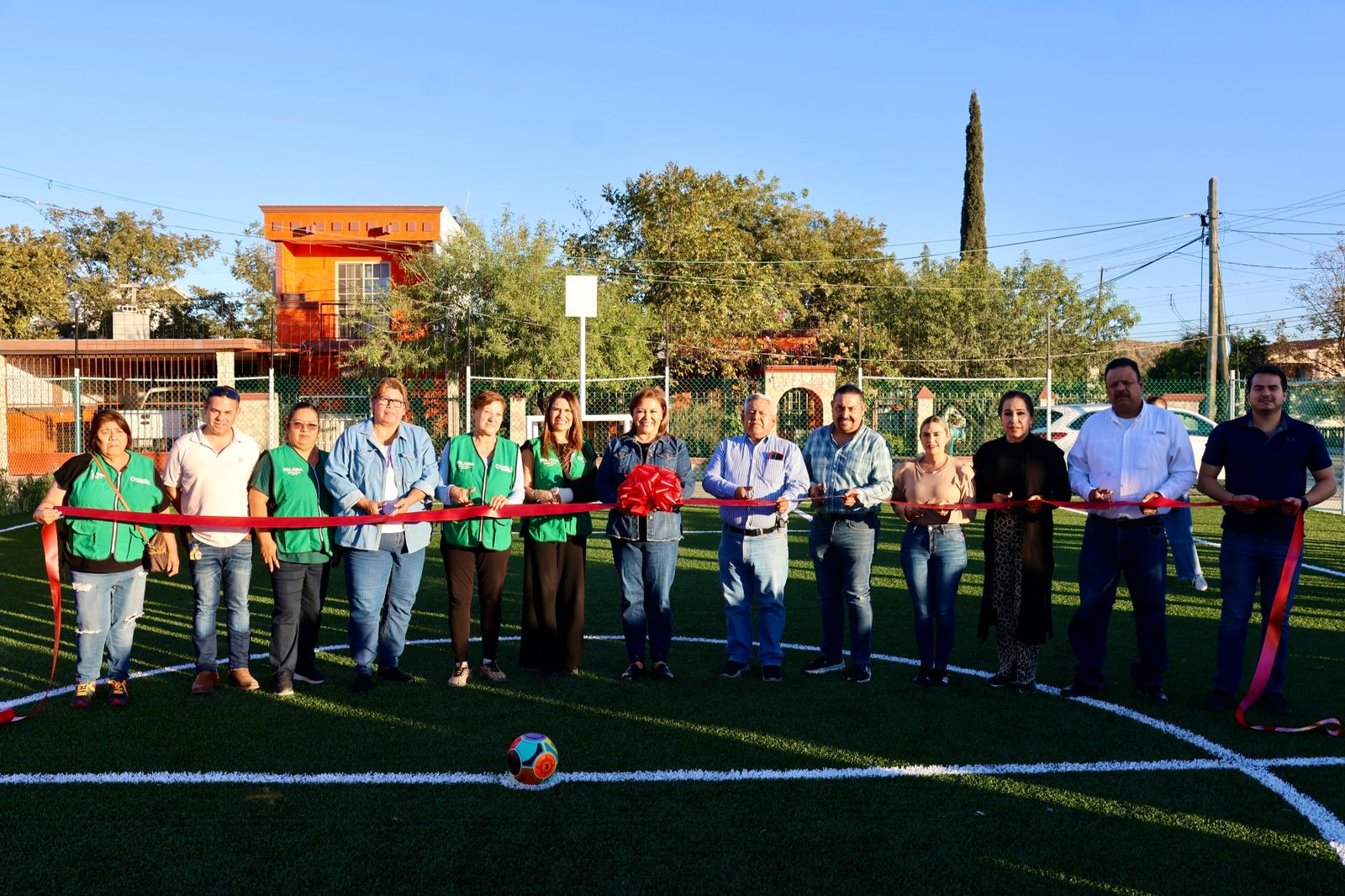 Inauguró Diana Haro rehabilitación de canchas en Cloete