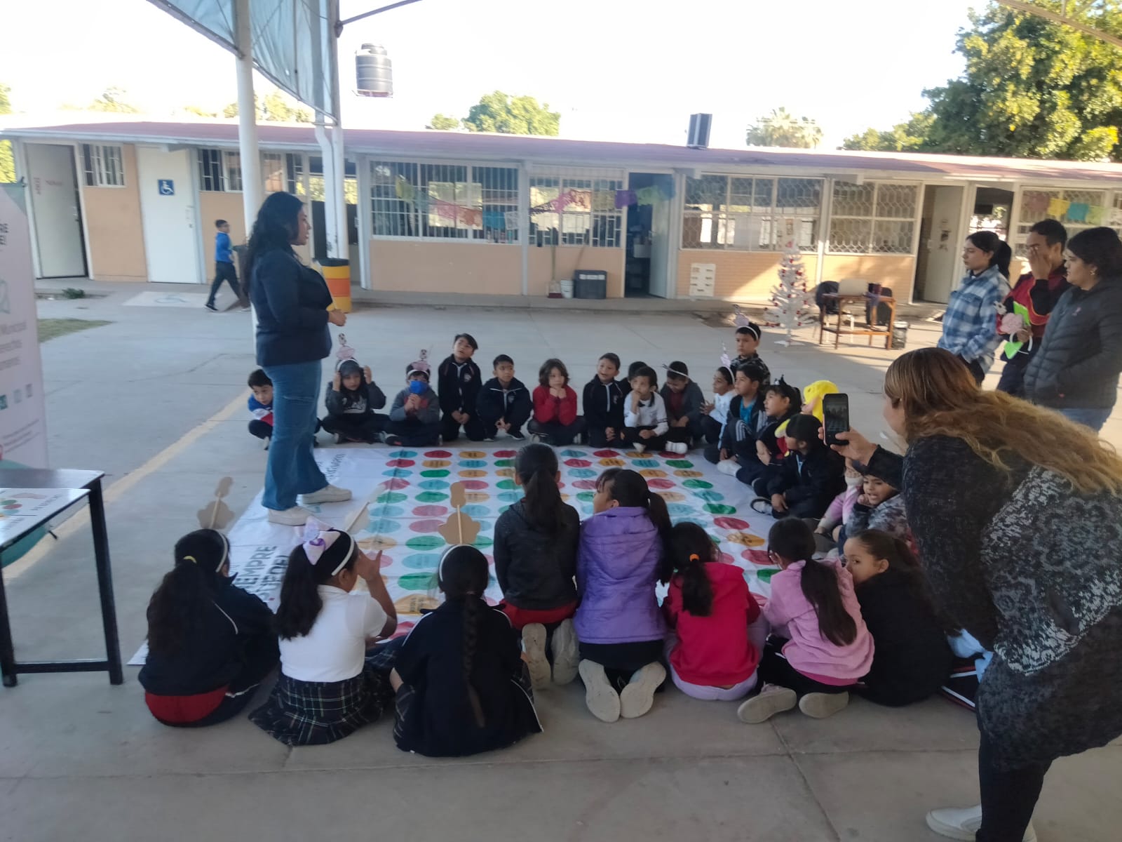 Benefician a 370 alumnos de la colonia Las Torres con el programa “Mi querida escuela”