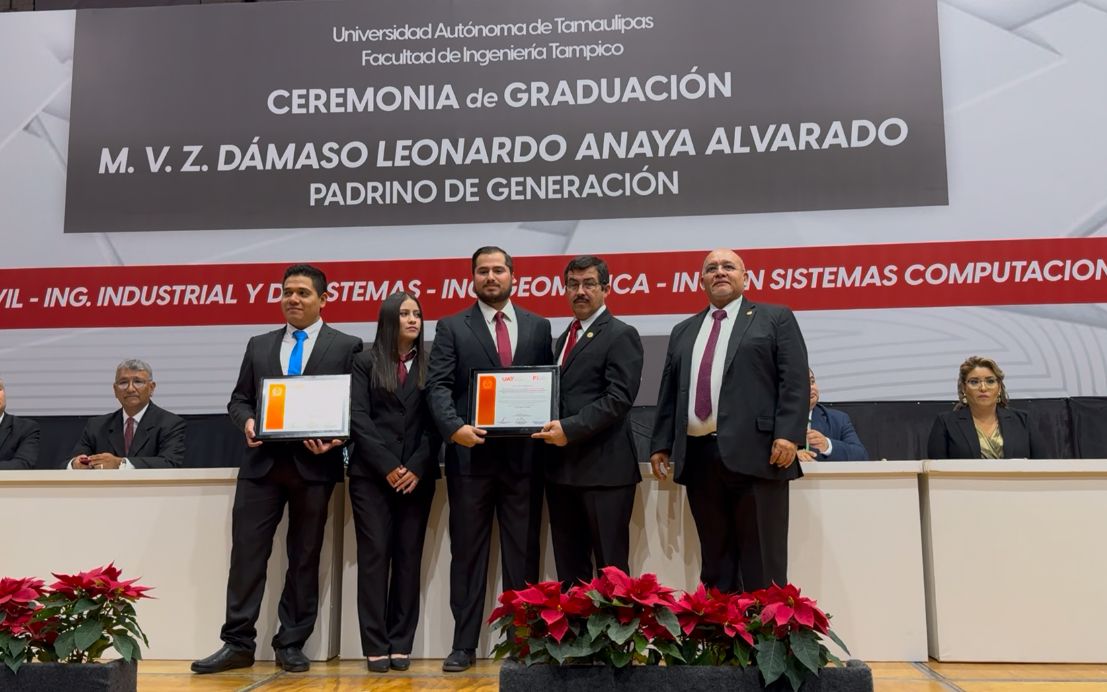 Dámaso Anaya preside graduación de egresados de ingeniería de la UAT en Tampico