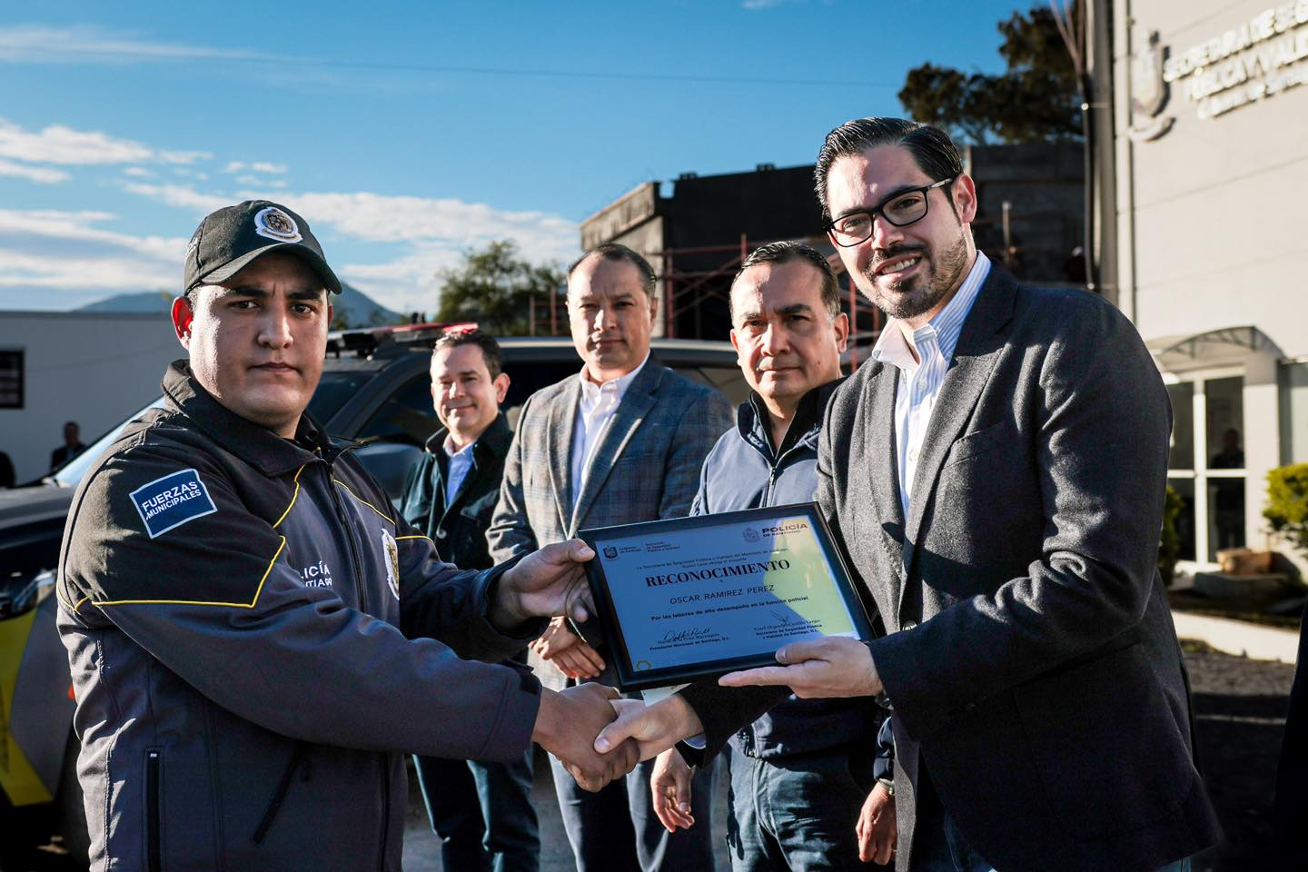 Entrega David de la Peña incentivos a Policías de Santiago por detenciones relevantes