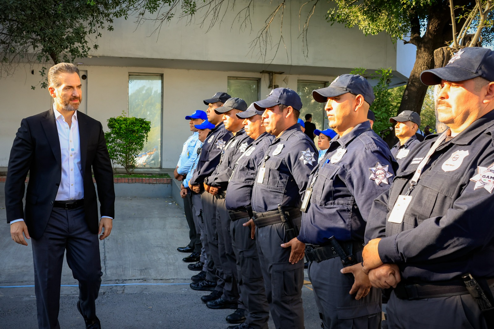 Anuncia Adrián de la Garza aumento en el bono fijo de los policías municipales