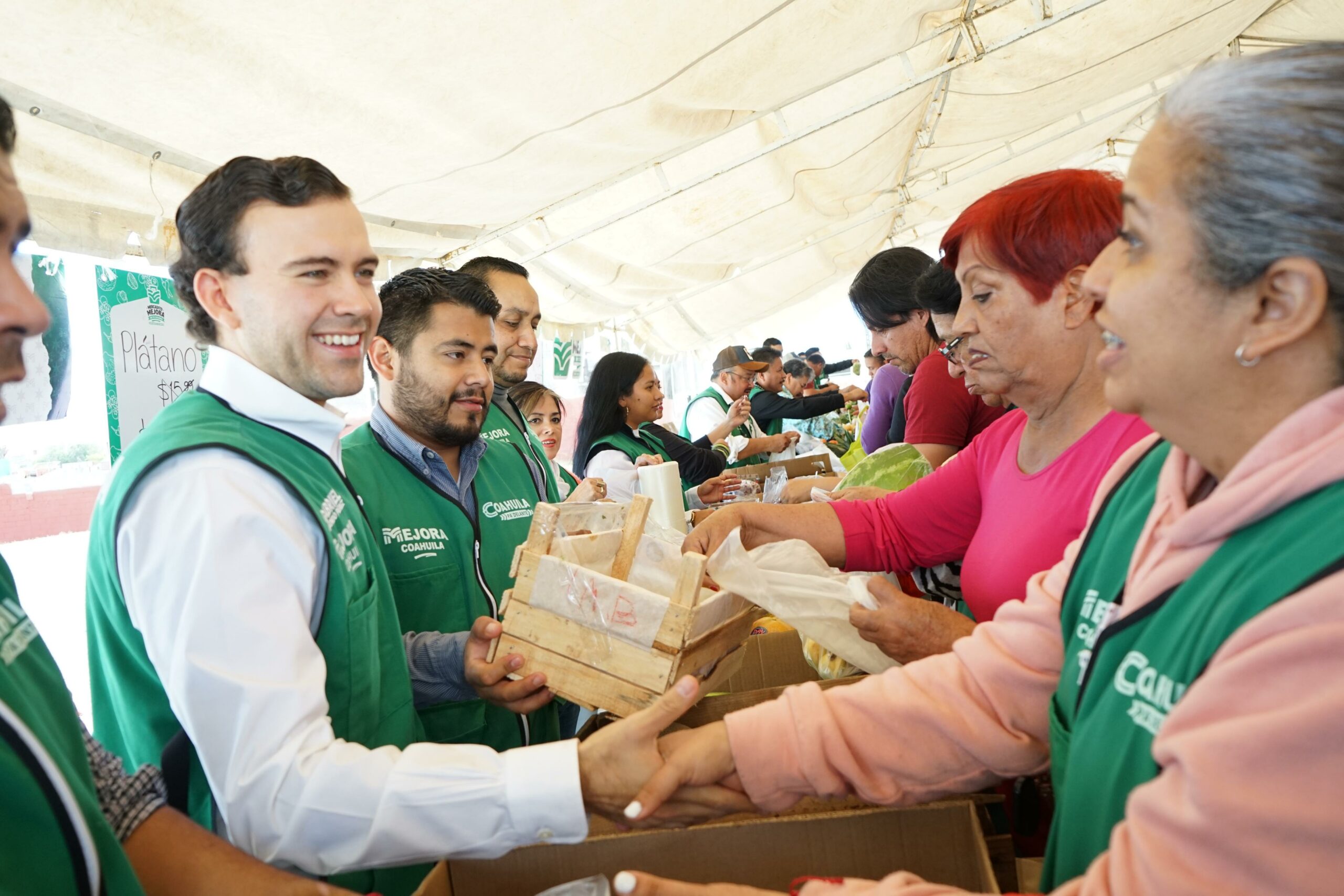 Mercadito Mejora de Manolo Jiménez sigue apoyando a la economía familiar