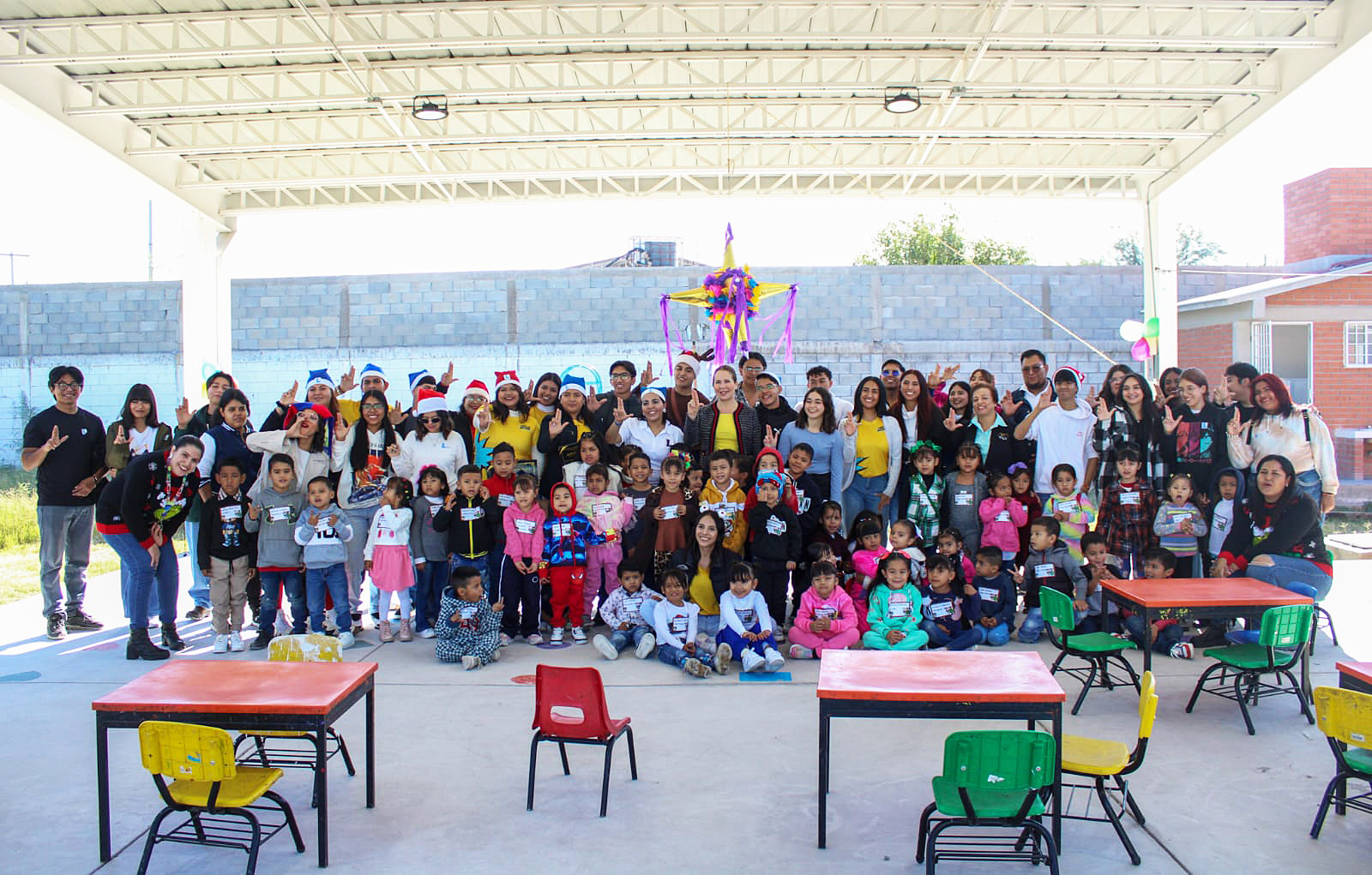 Lobos en Acción Unidad Laguna Lleva Alegría Navideña al Jardín de Niños “José Saramago” de Torreón