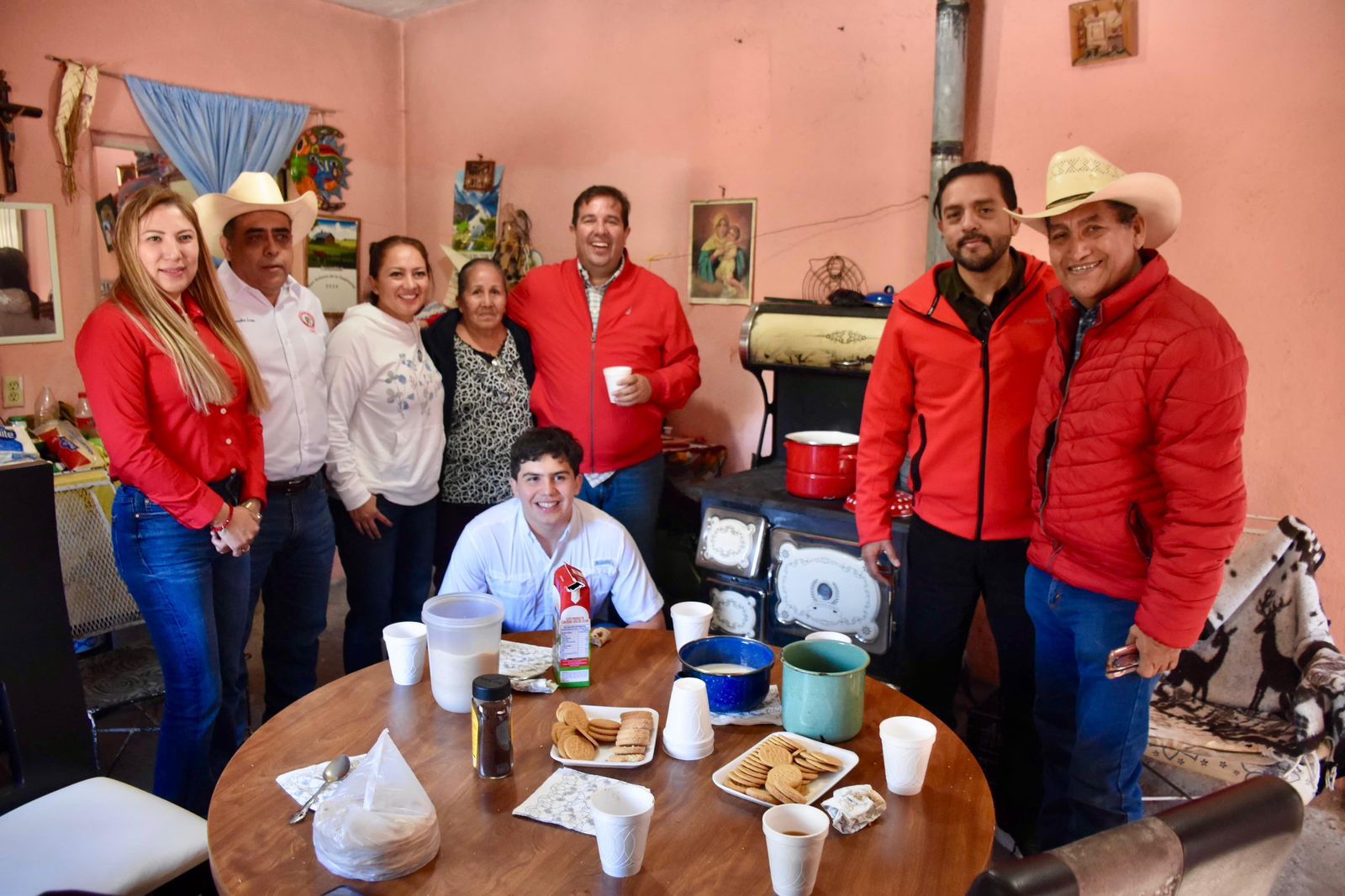 Gran caravana navideña del PRI en comunidades de la Sierra de Santa Catarina