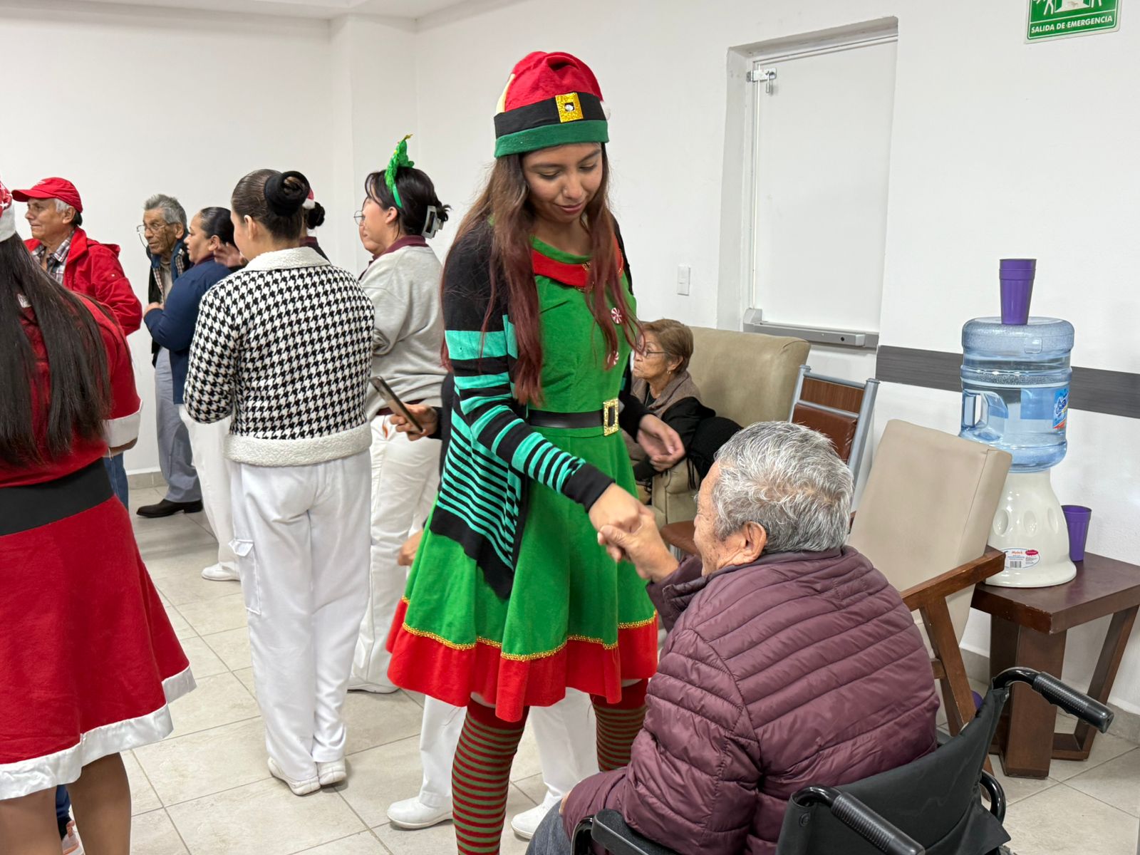 Jornada comunitaria beneficia a 40 adultos mayores del Club de los Abuelos