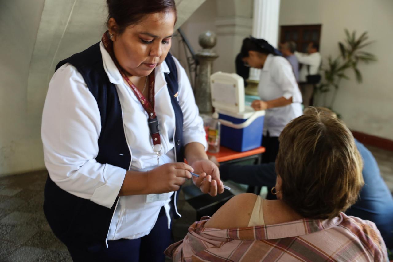 Instalan módulo de vacunación en Presidencia Municipal