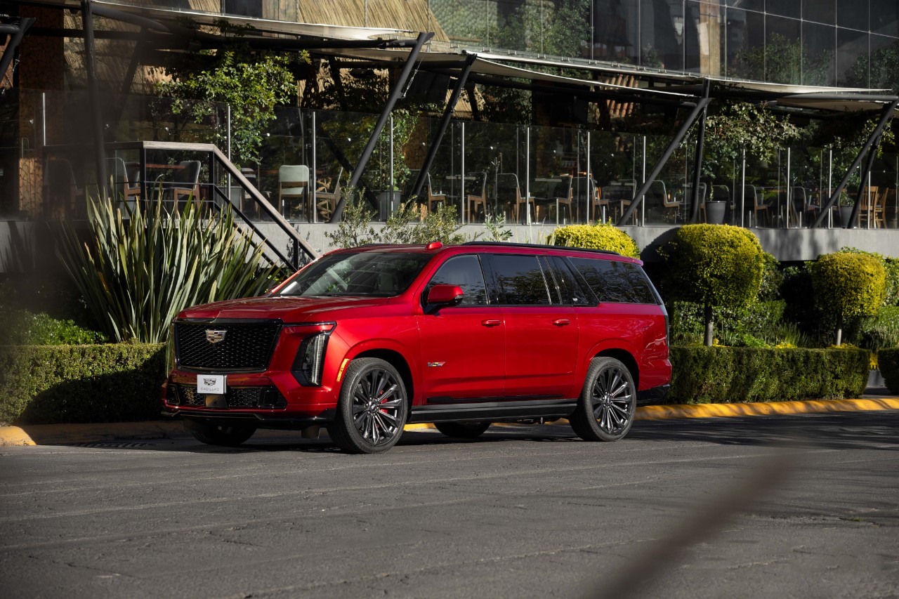 Escalade 2025, la SUV insignia de Cadillac, llega a México