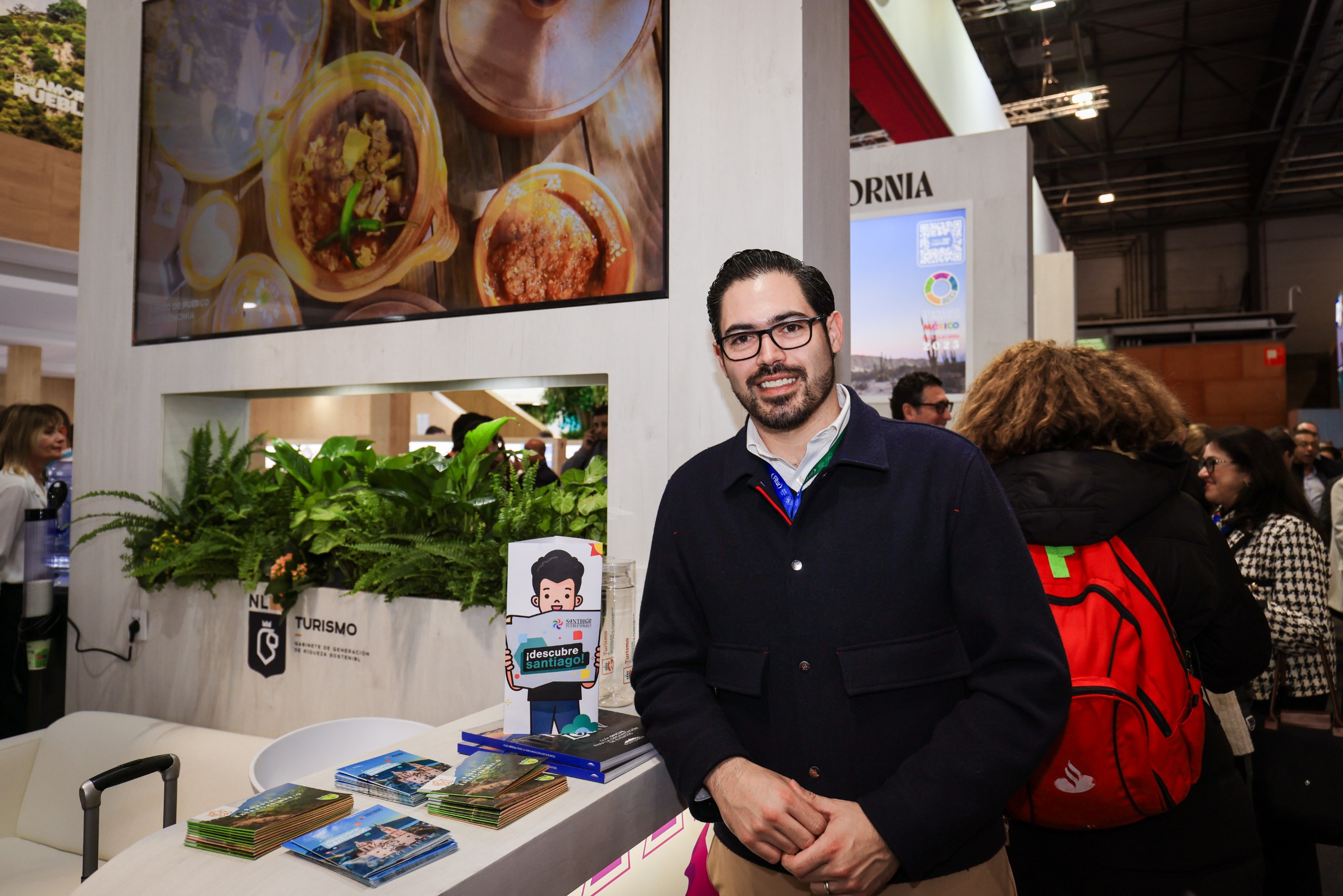 Santiago muestra sus atractivos al mundo en la Feria Internacional del Turismo en Madrid, España