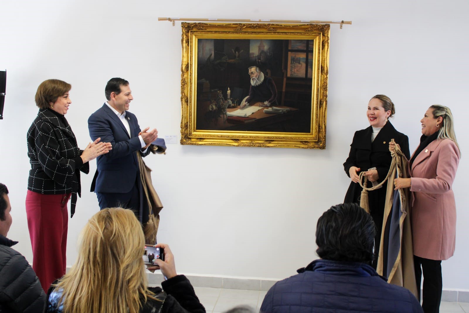 Develó Rector de la UAdeC la Pintura “Miguel de Cervantes Saavedra” del Artista Manuel Muñoz Olivares