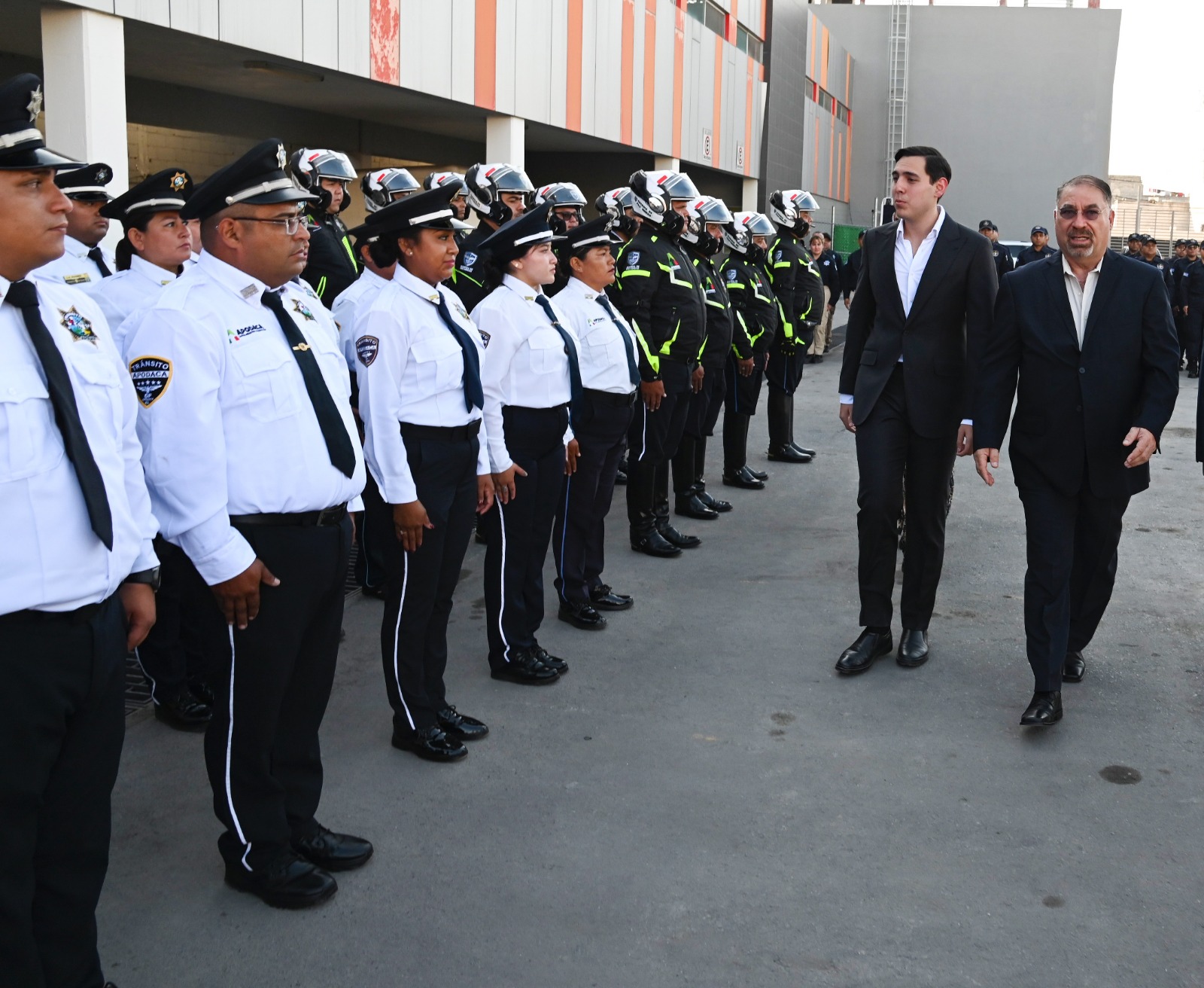 Reconoce César Garza a policías de Apodaca por mejorar índices de seguridad en primeros 100 días