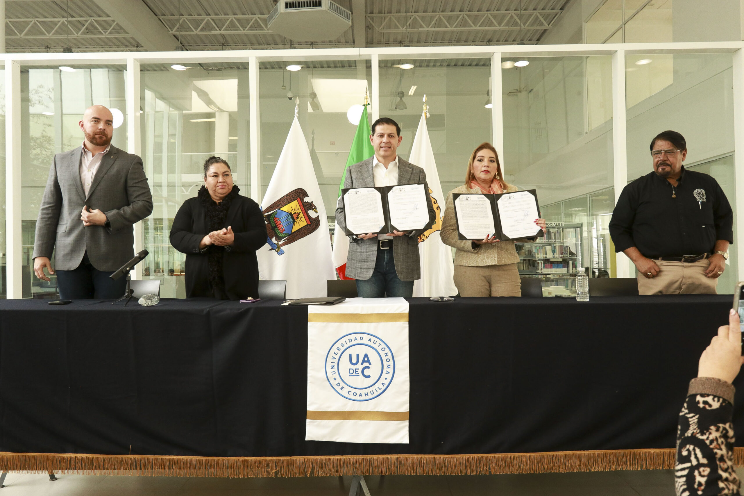 Cumple Octavio Pimentel, rector de la UAdeC con el compromiso de brindar servicio de Guardería a los hijos de los universitarios