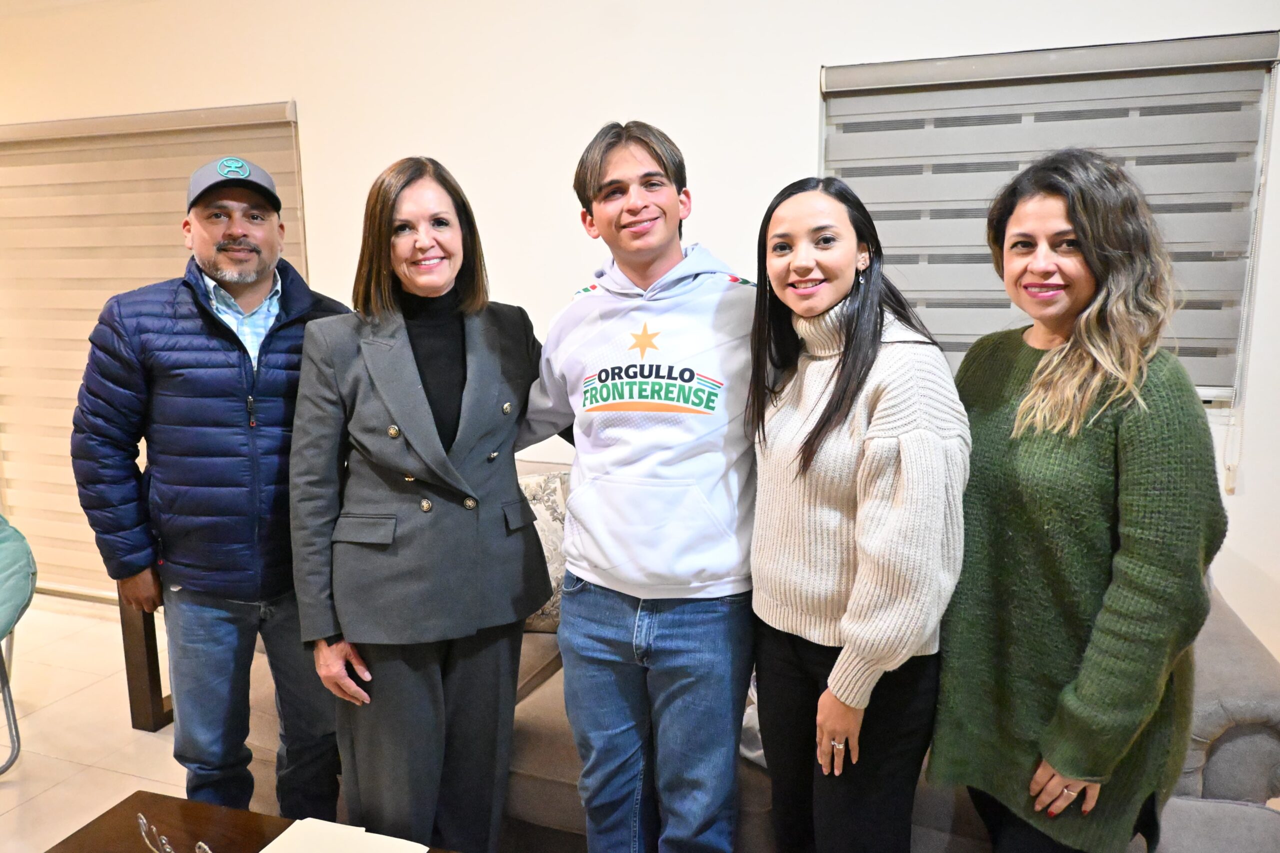 Sari Pérez felicita a Víctor Bretado, campeón del Abierto de Arquería ‘Dafne Quintero’