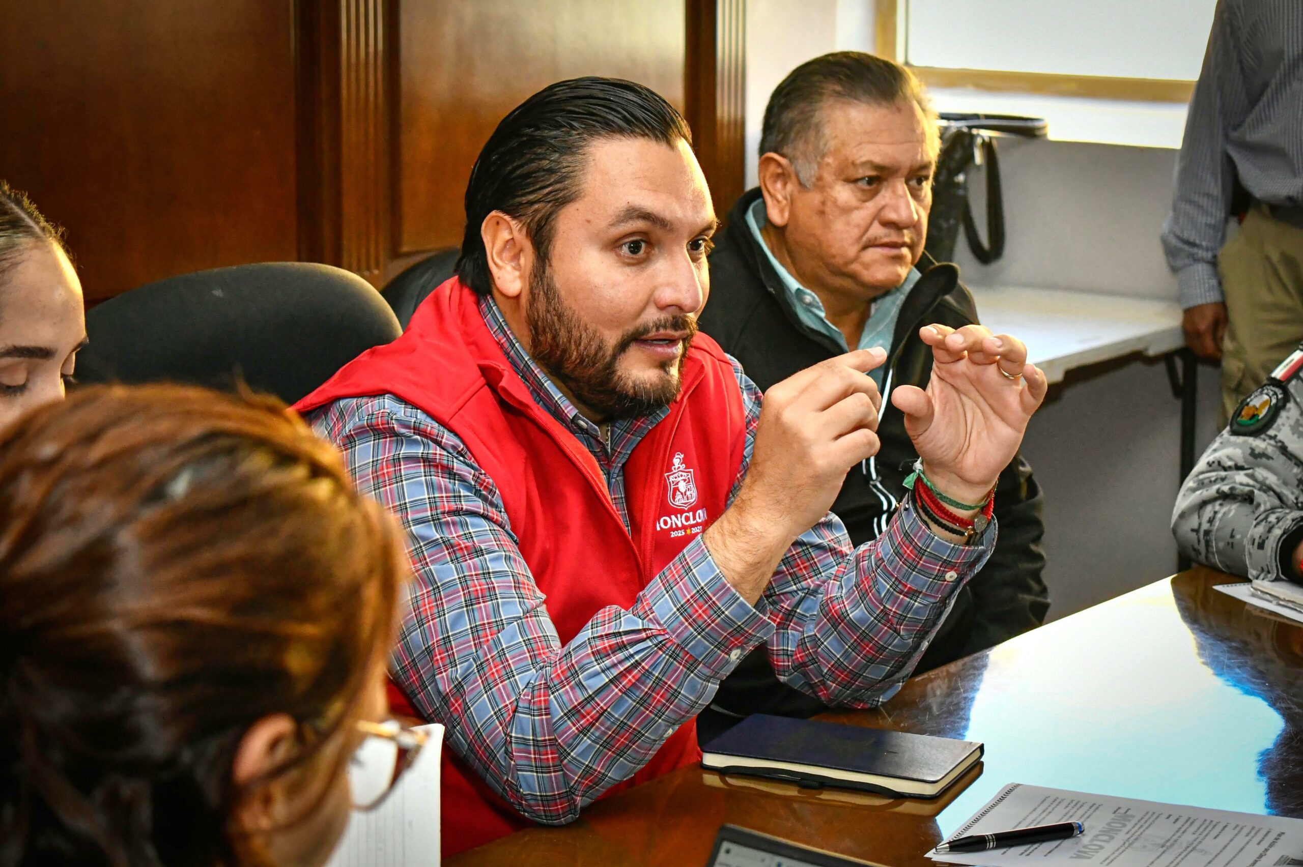 Carlos Villarreal activa operativos ante la llegada de onda gélida