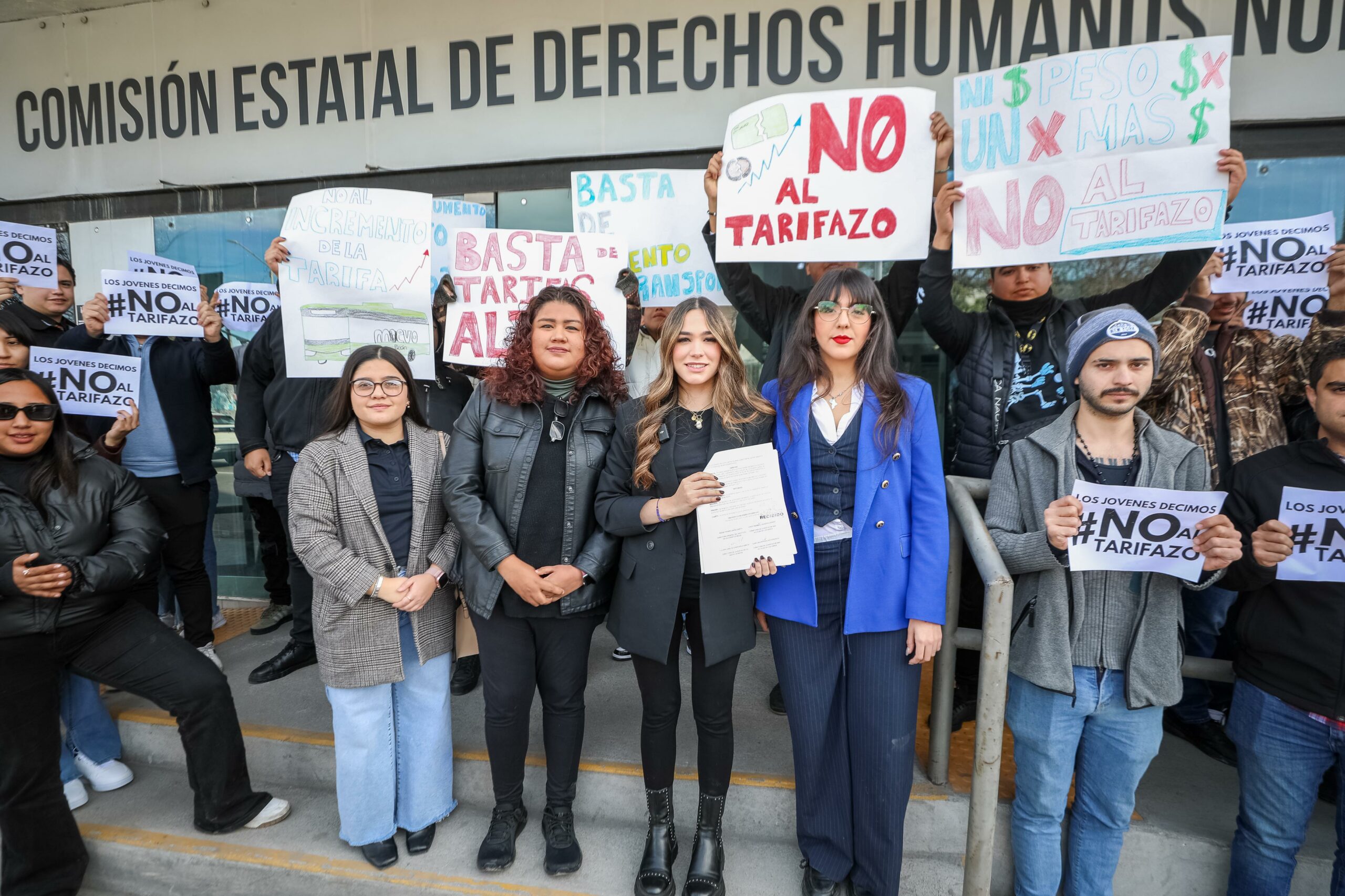 Piden representantes de las juventudes en Monterrey frenar el alza en la tarifa del transporte público