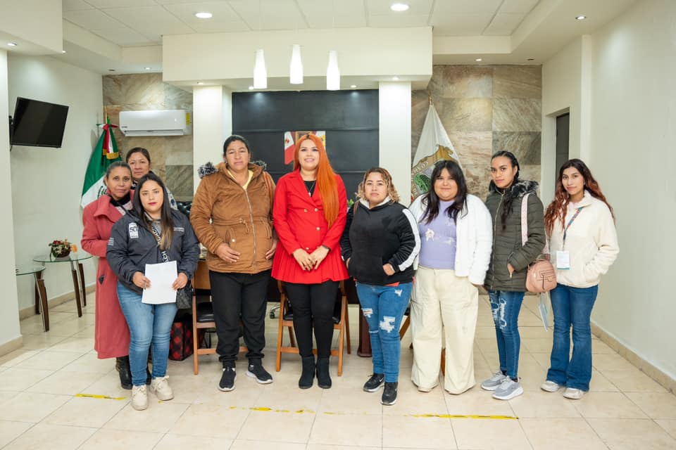 Se reúne Yesica Sifuentes con docentes de Castaños