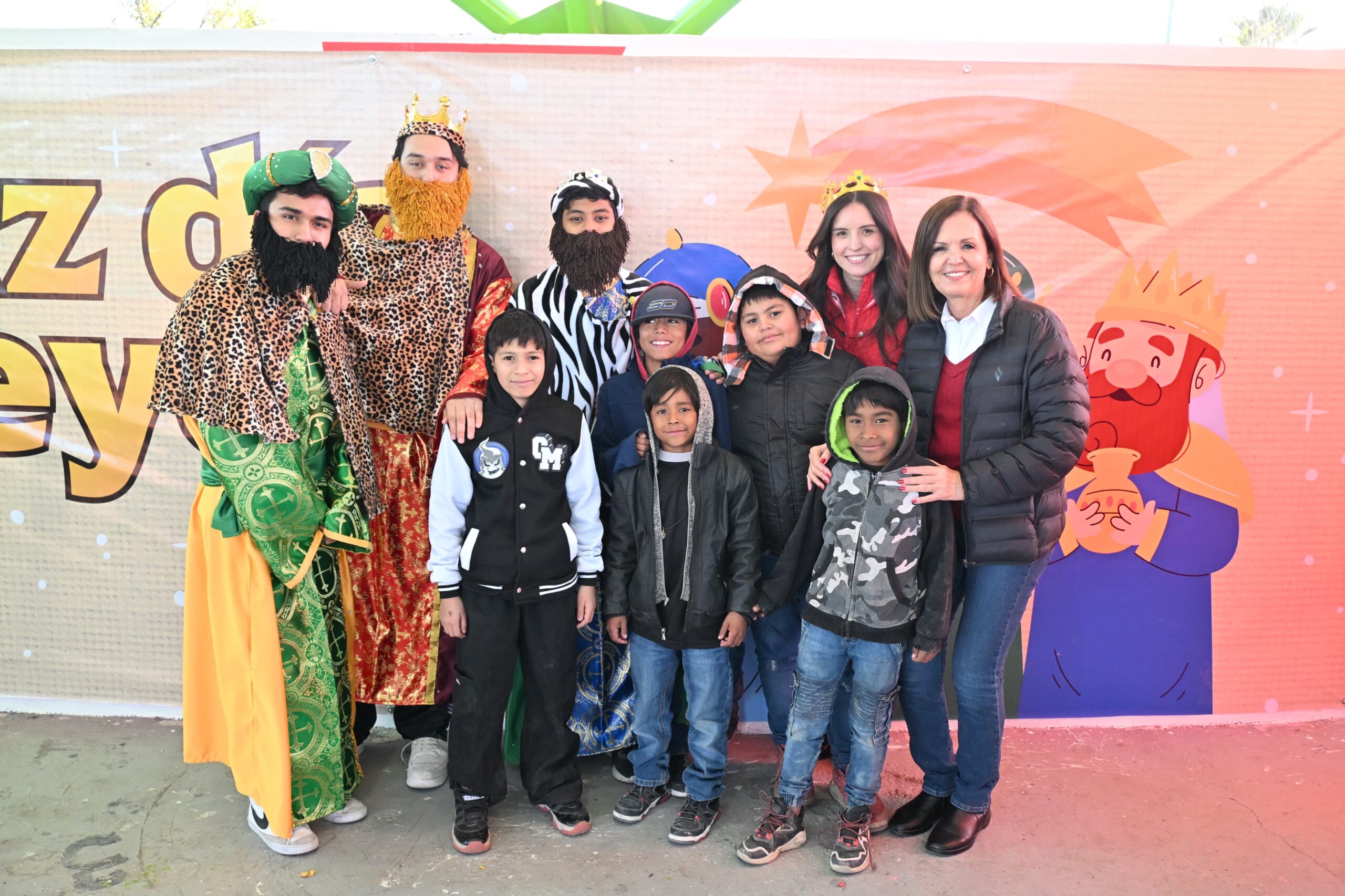 Sari Pérez comparte Rosca de Reyes con las Familias Fronterenses