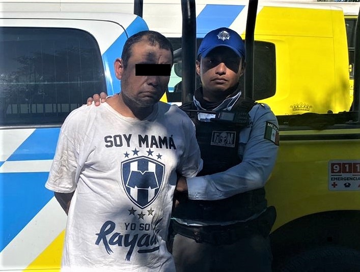 Detiene Policía de Monterrey a tres sujetos con droga, montacargas y transformador robados