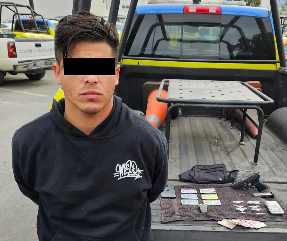 Detiene Policía de Monterrey a hombre con arma de fuego, droga y es investigado por robos y asaltos