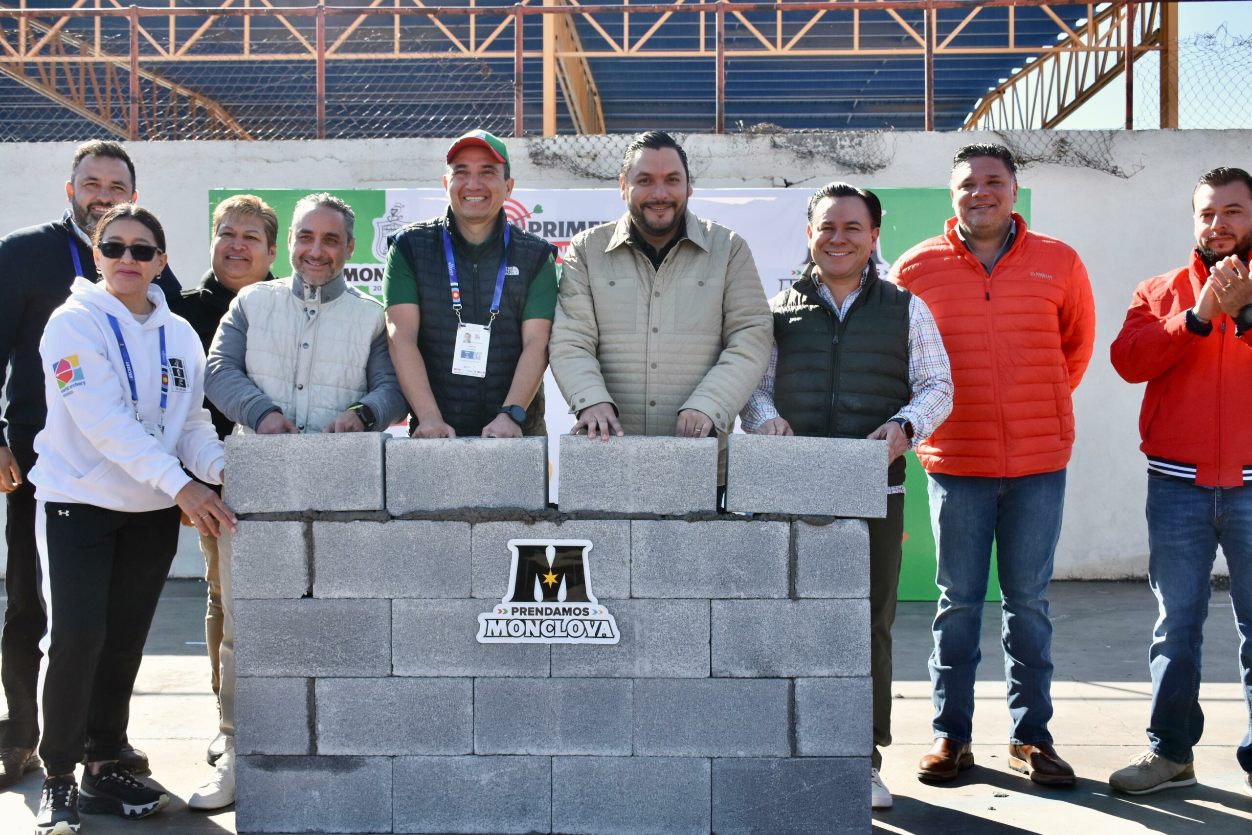 Carlos Villarreal coloca primera piedra para campo de tiro con arco de clase mundial