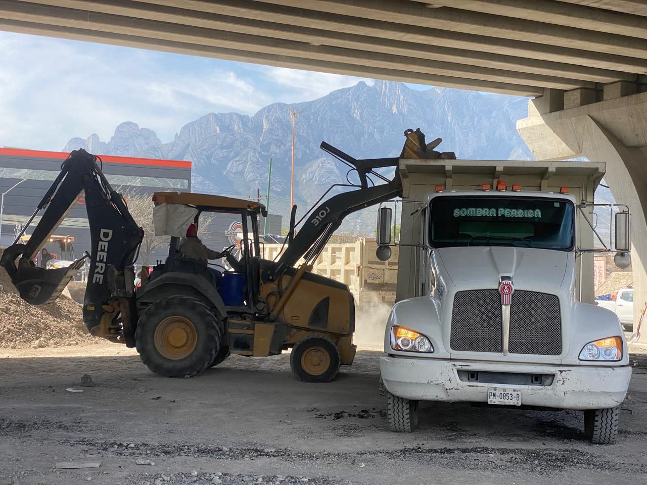 Limpian bajos del mega puente Díaz Ordaz-Ordoñez; regularán paso vial