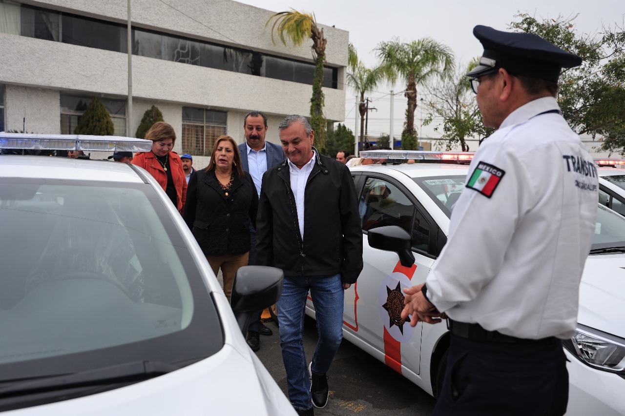 Renueva Héctor García flotilla de patrullas de Tránsito de Guadalupe