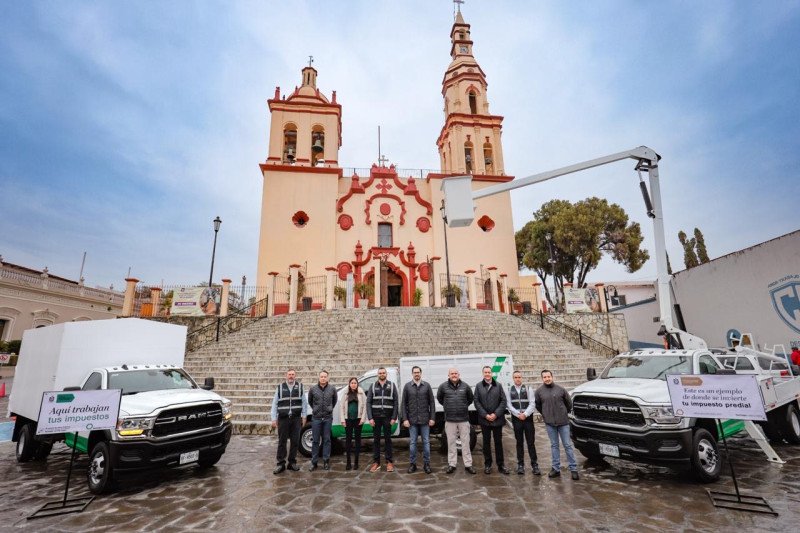 Completa David de la Peña renovación del parque vehicular de Servicios Públicos y cambio de luminarias