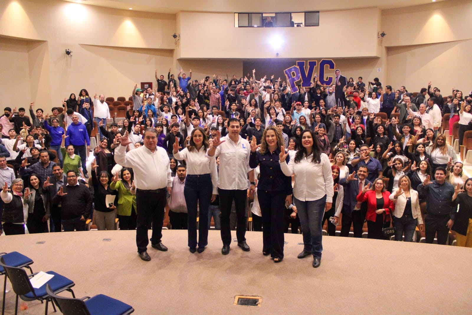 Dialoga Octavio Pimentel, rector de la UAdeC con estudiantes de la Unidad Laguna