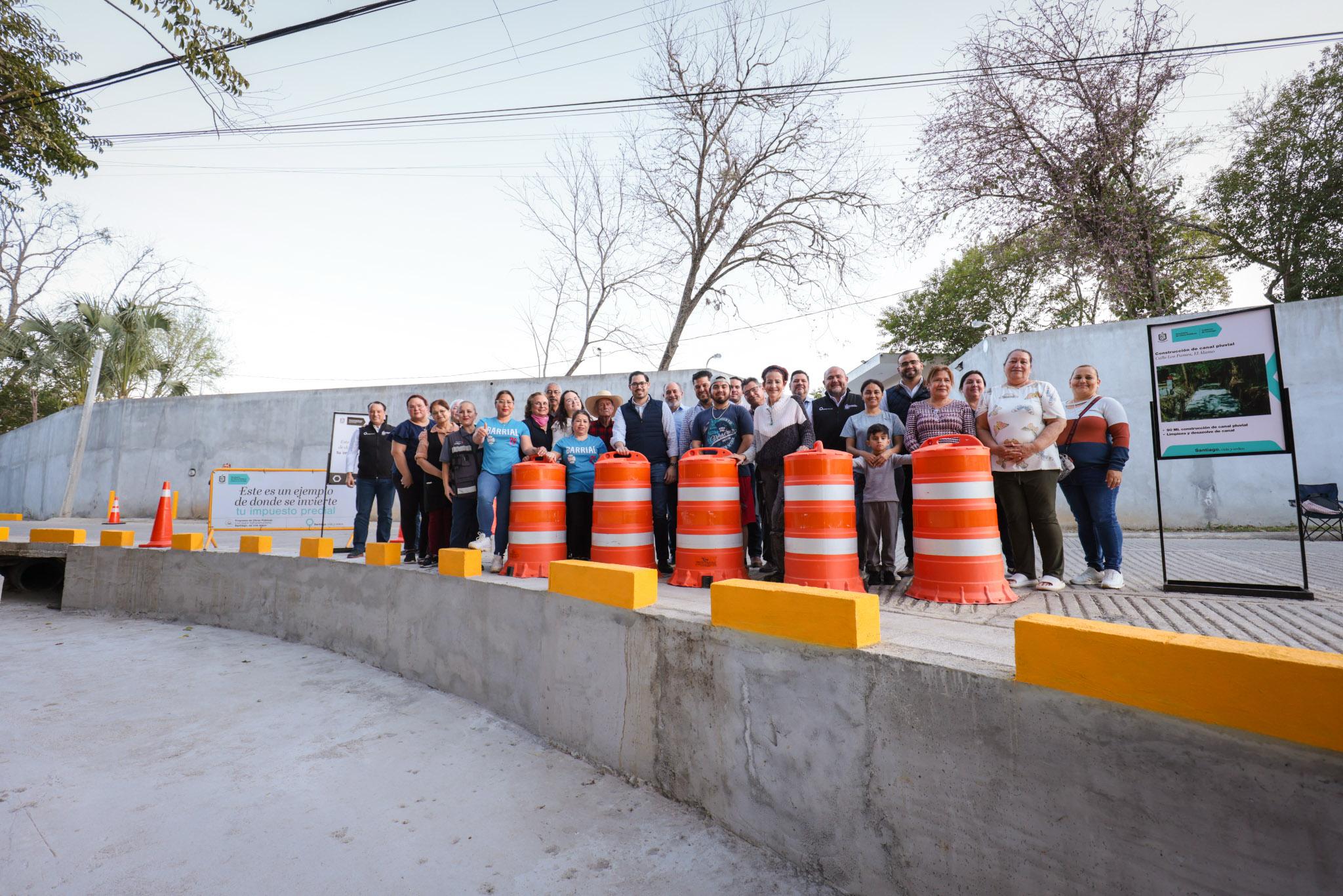 Tras entregar canalización de pluvial, promete David de la Peña más obras en “El Álamo”