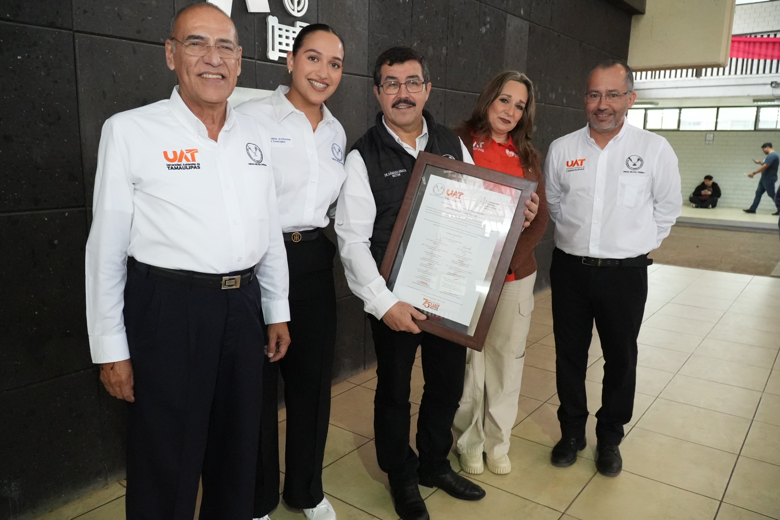 Rector de la UAT y universitarios conviven en jornada estudiantil