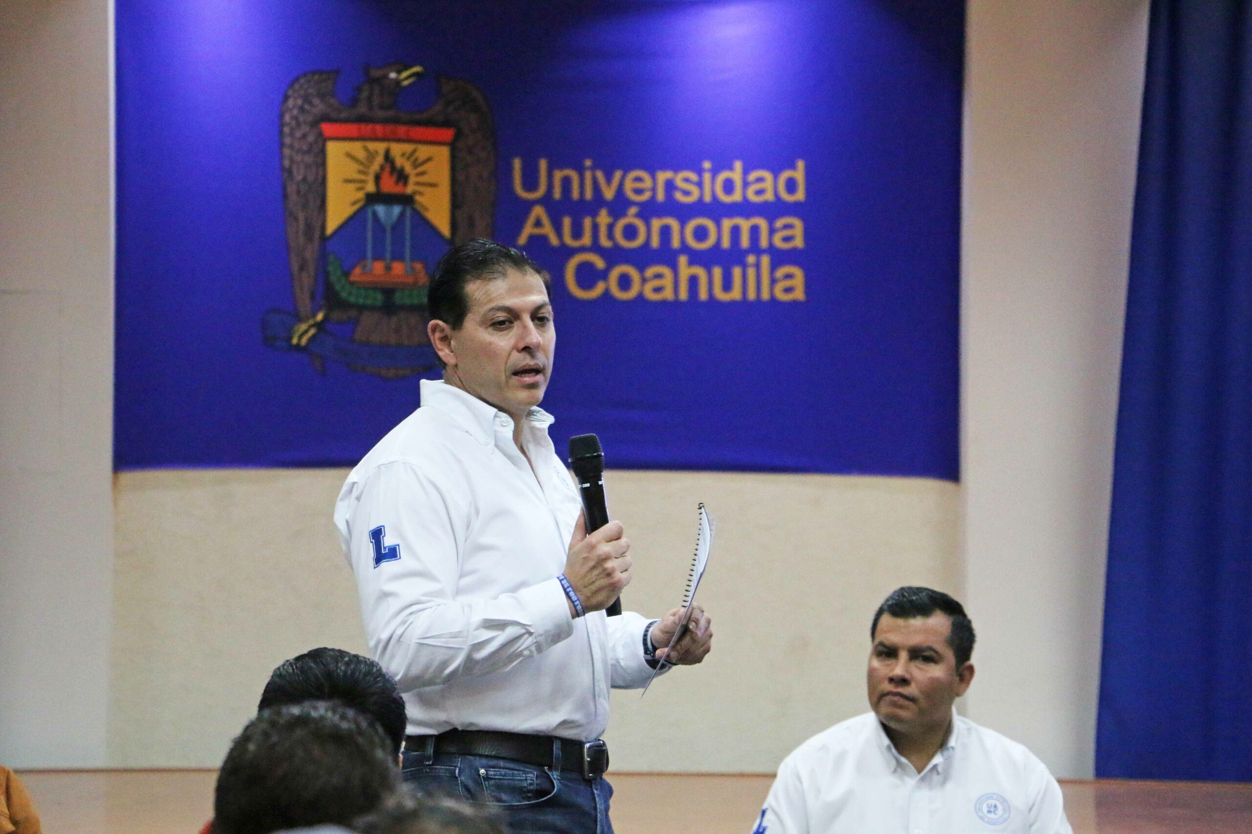 Sostiene Octavio Pimentel, rector de la UAdeC diálogos que inspiran con artistas y personal de Cultura