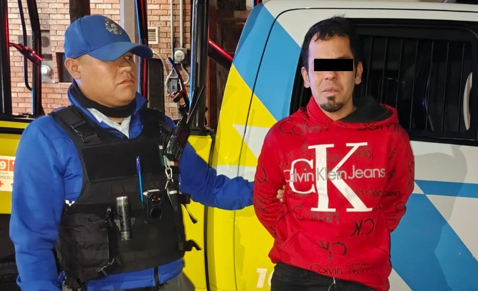 Detiene Policía de Monterrey a persona por robo violento a tienda de conveniencia