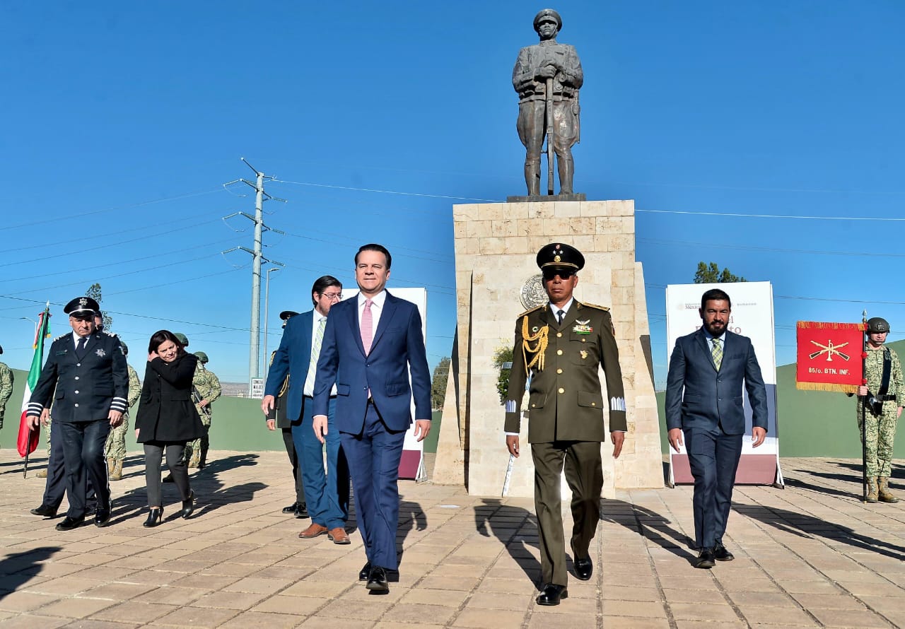 En el Día del Ejército, Gobernador Esteban Villegas anuncia construcción de pozo de agua para el campo militar