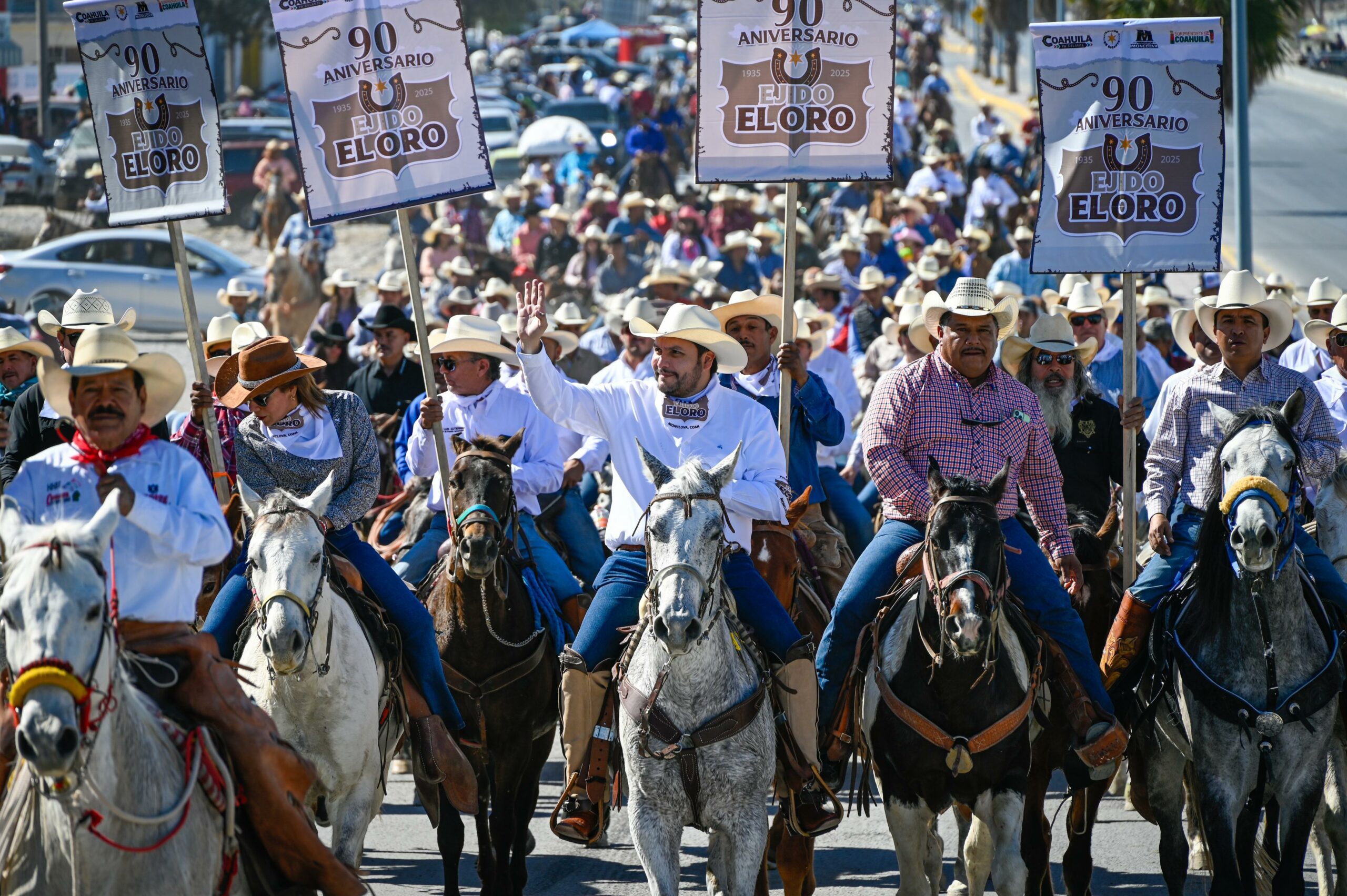 Gran participación en la cabalgata del Ejido El Oro, encabezada por Carlos Villarreal